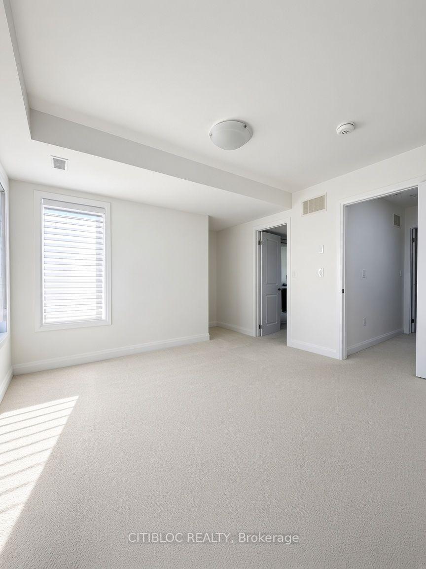 Photo 4 of 22 Sarah Jackson Crescent, North York, Downsview-Roding-CFB — HOMEH