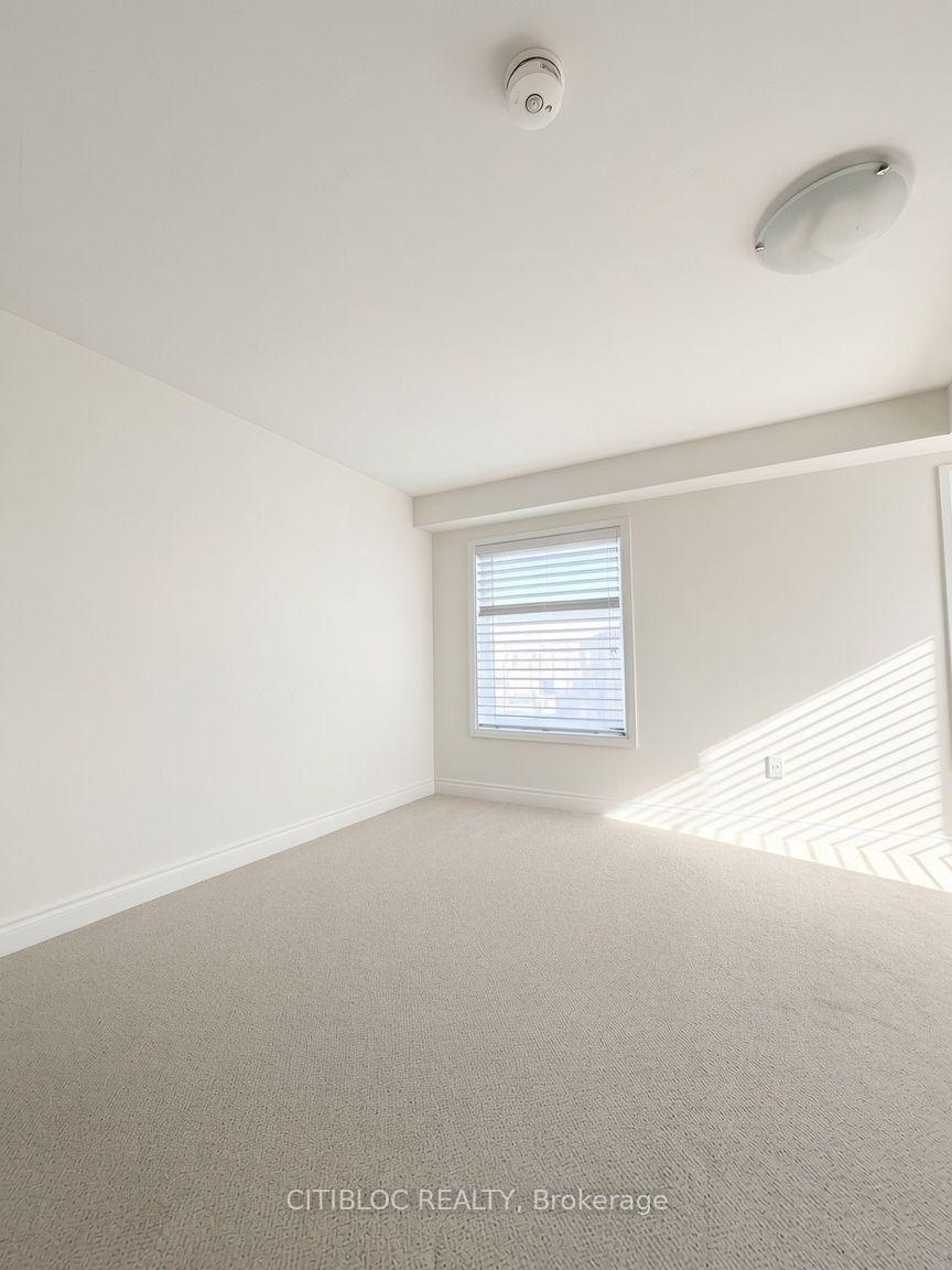 Photo 5 of 22 Sarah Jackson Crescent, North York, Downsview-Roding-CFB — HOMEH