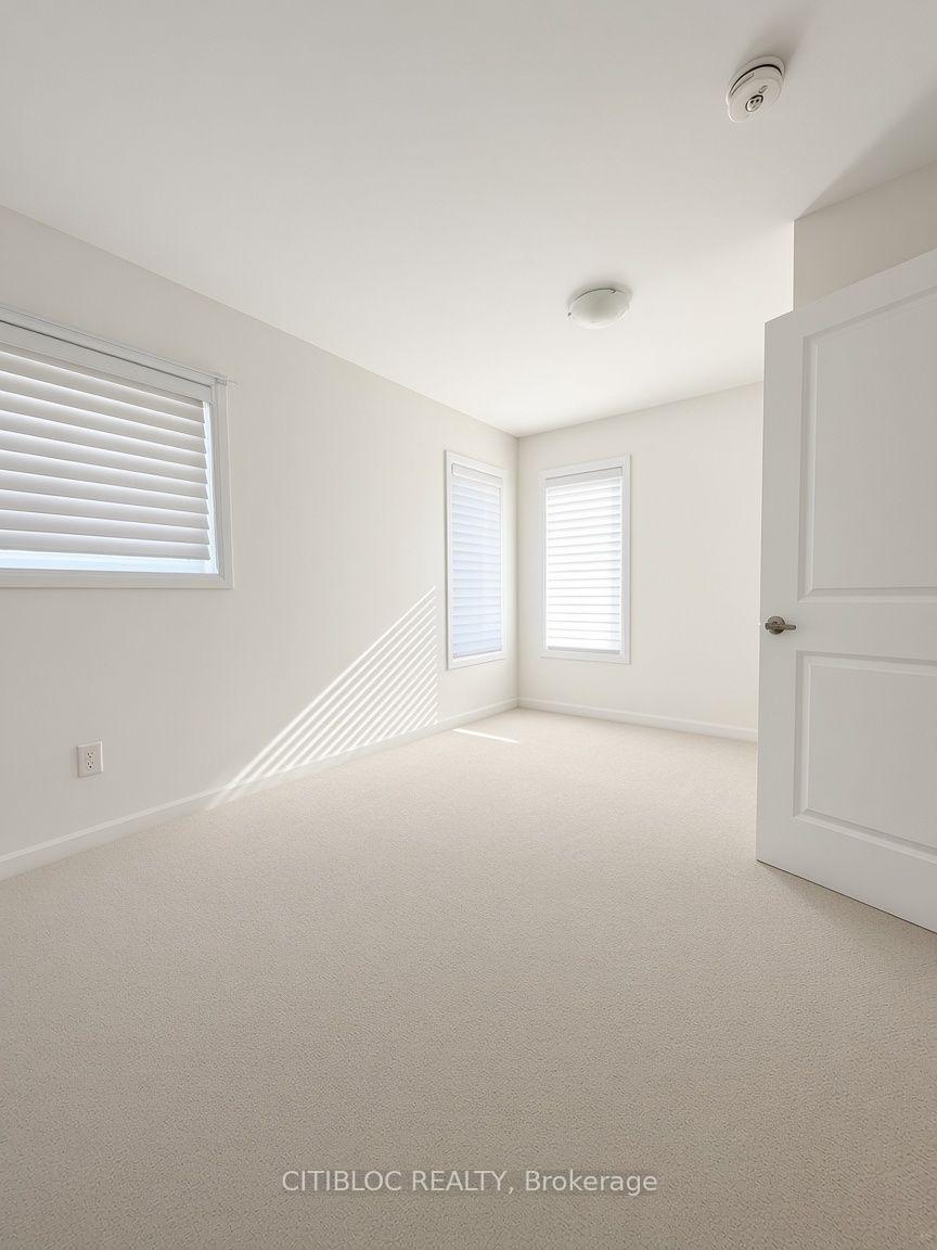 Photo 10 of 22 Sarah Jackson Crescent, North York, Downsview-Roding-CFB — HOMEH