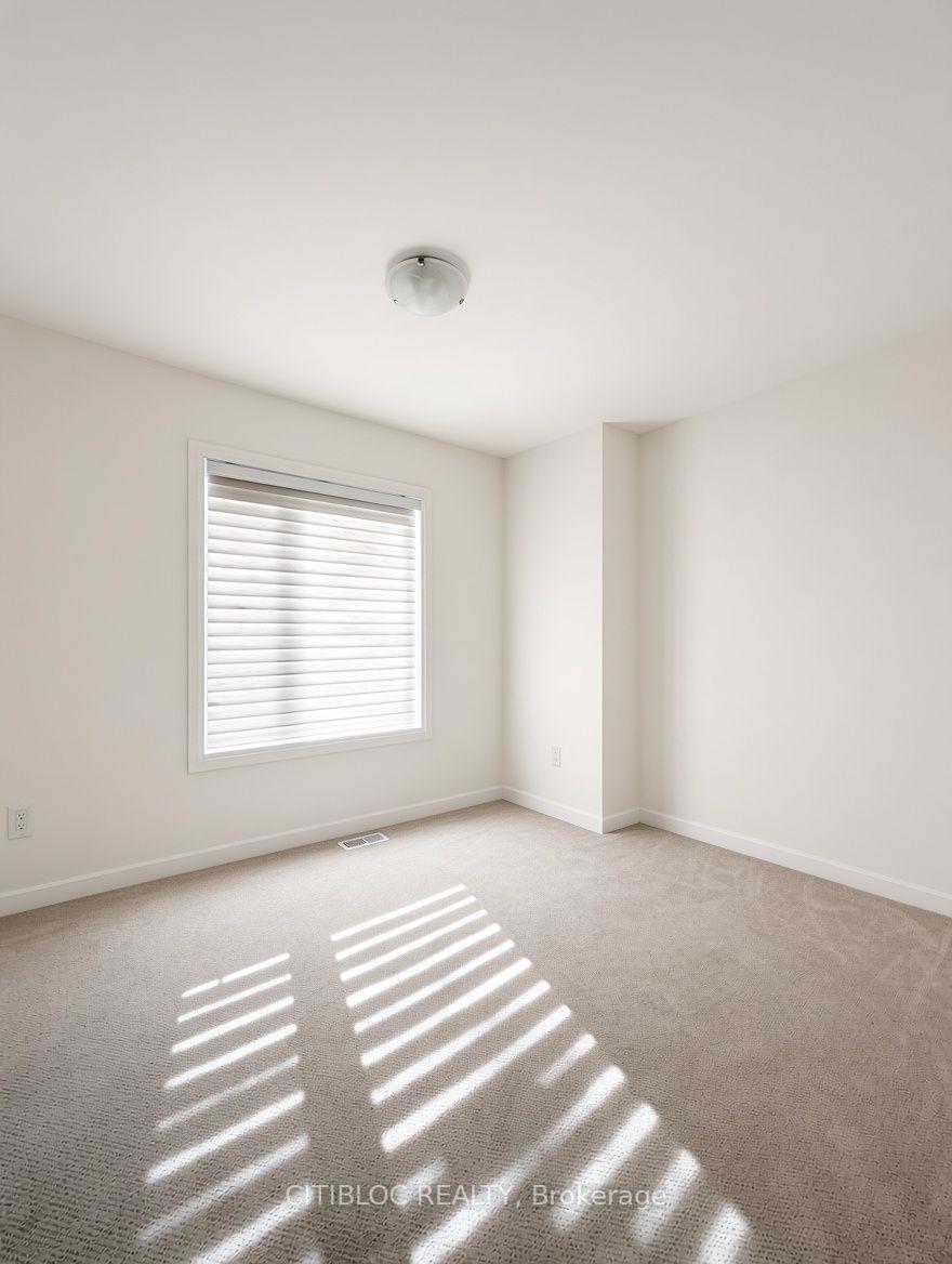 Photo 11 of 22 Sarah Jackson Crescent, North York, Downsview-Roding-CFB — HOMEH