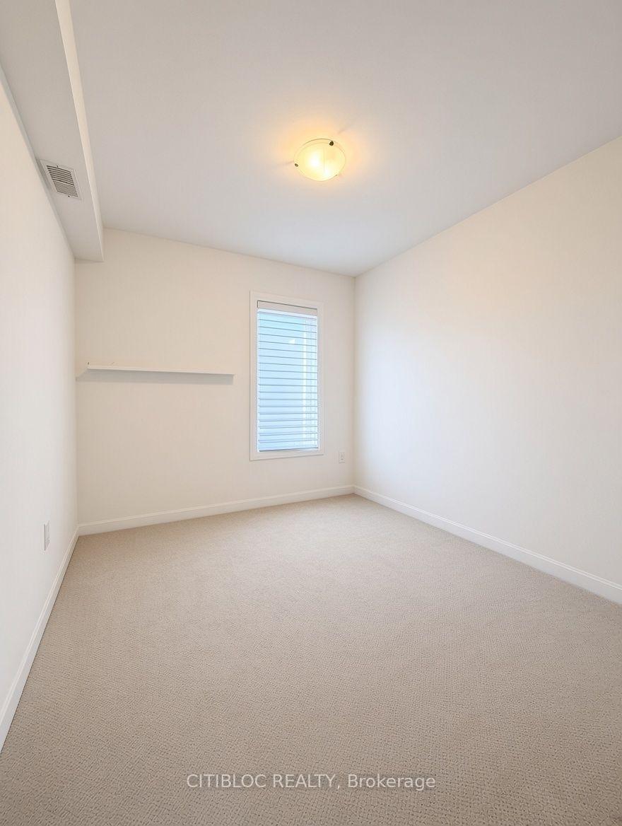 Photo 13 of 22 Sarah Jackson Crescent, North York, Downsview-Roding-CFB — HOMEH