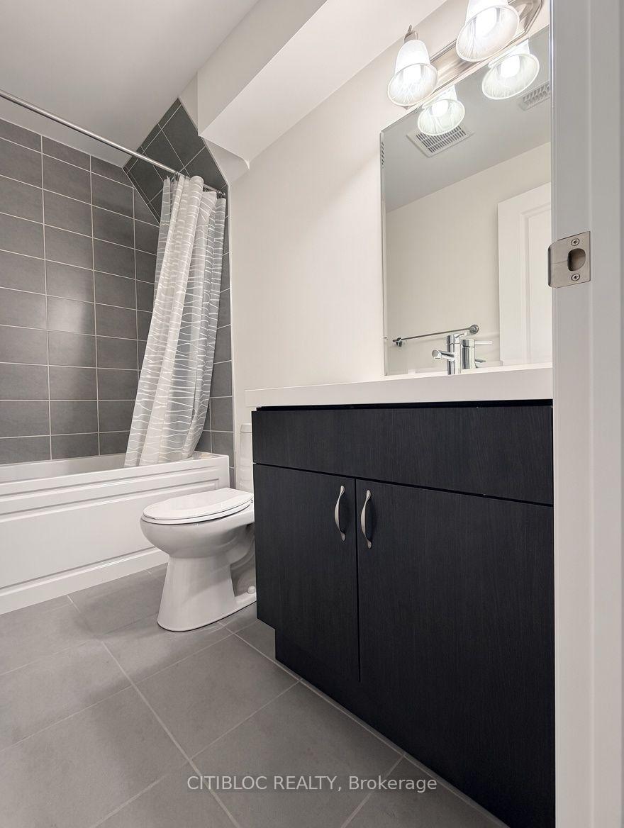 Photo 16 of 22 Sarah Jackson Crescent, North York, Downsview-Roding-CFB — HOMEH