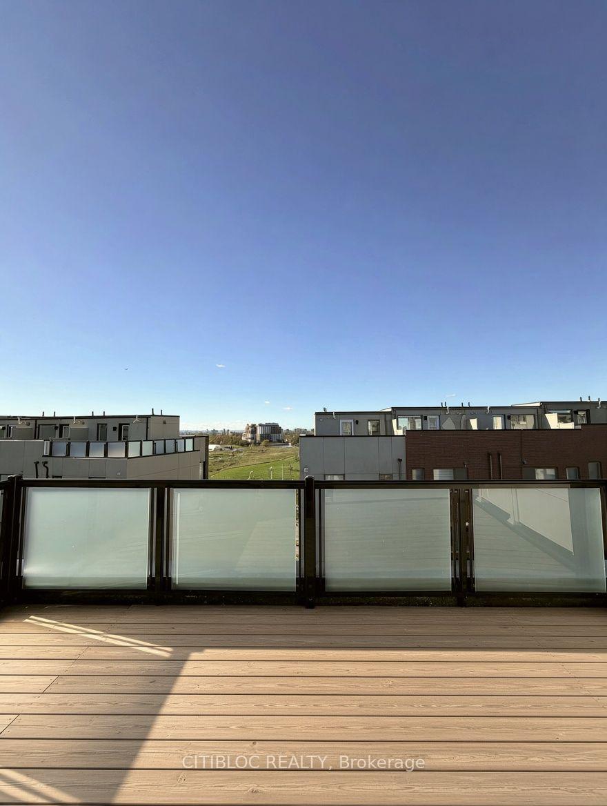 Photo 17 of 22 Sarah Jackson Crescent, North York, Downsview-Roding-CFB — HOMEH
