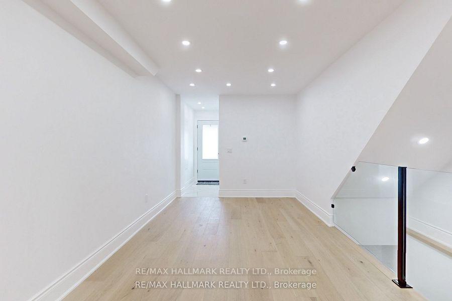 Photo 7 of Unit Lower, 58 Corbett Avenue, Toronto, Rockcliffe-Smythe — HOMEH