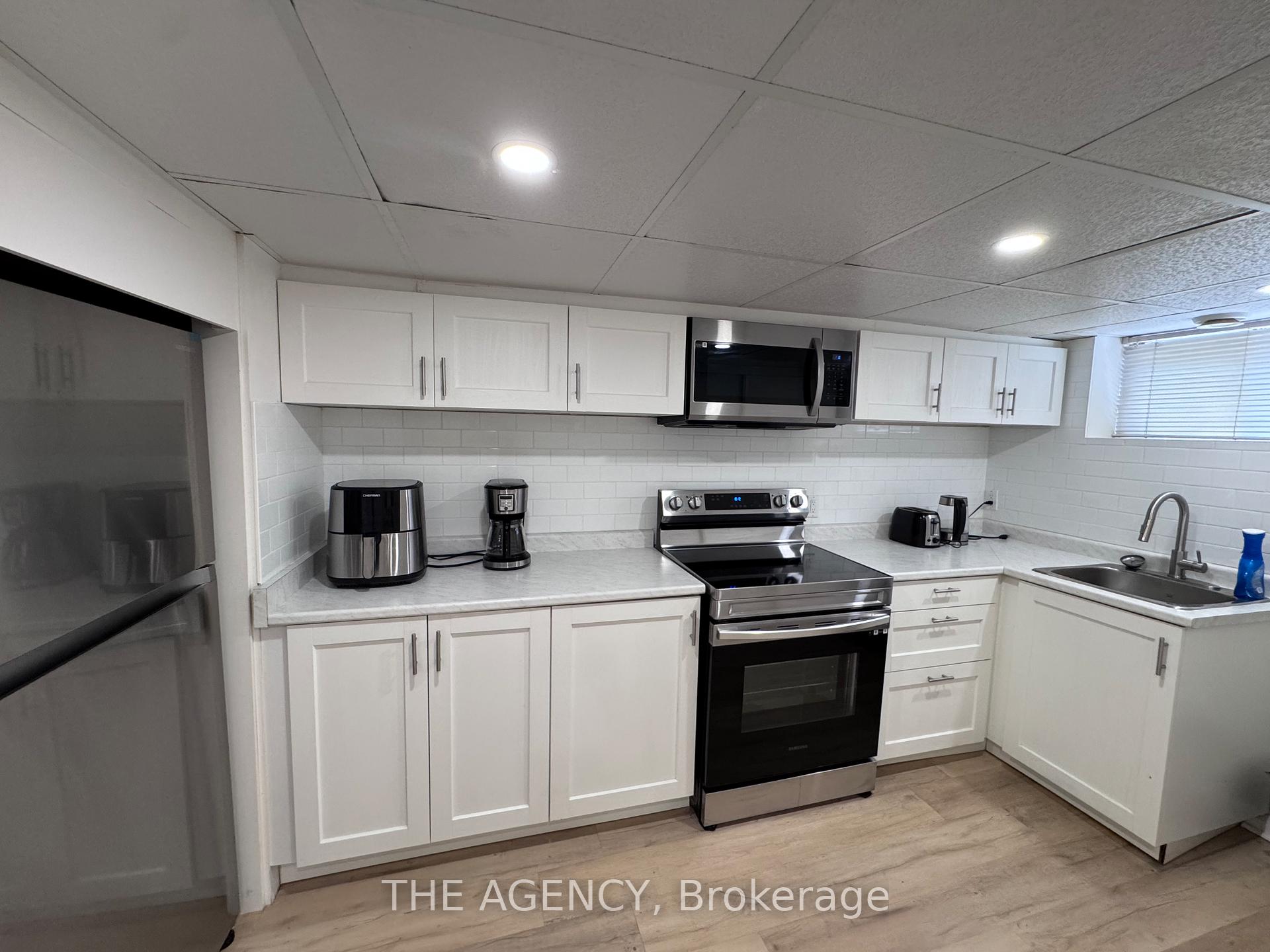 Photo 4 of Unit Basement, 26 Beaverbrook Avenue, Etobicoke, Princess-Rosethorn — HOMEH