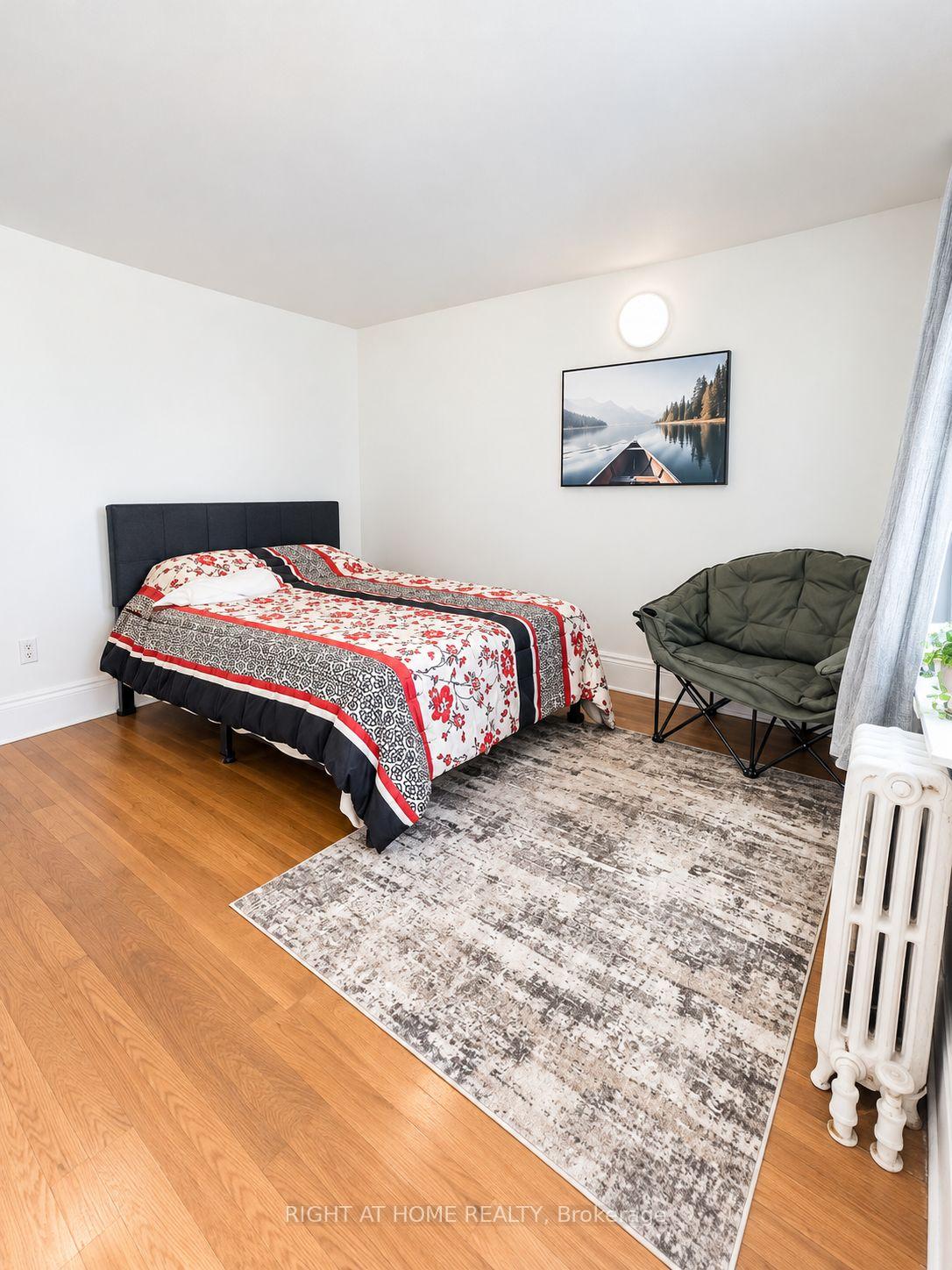 Photo 2 of Unit Main floor, 10 Borden Street, Toronto, University — HOMEH