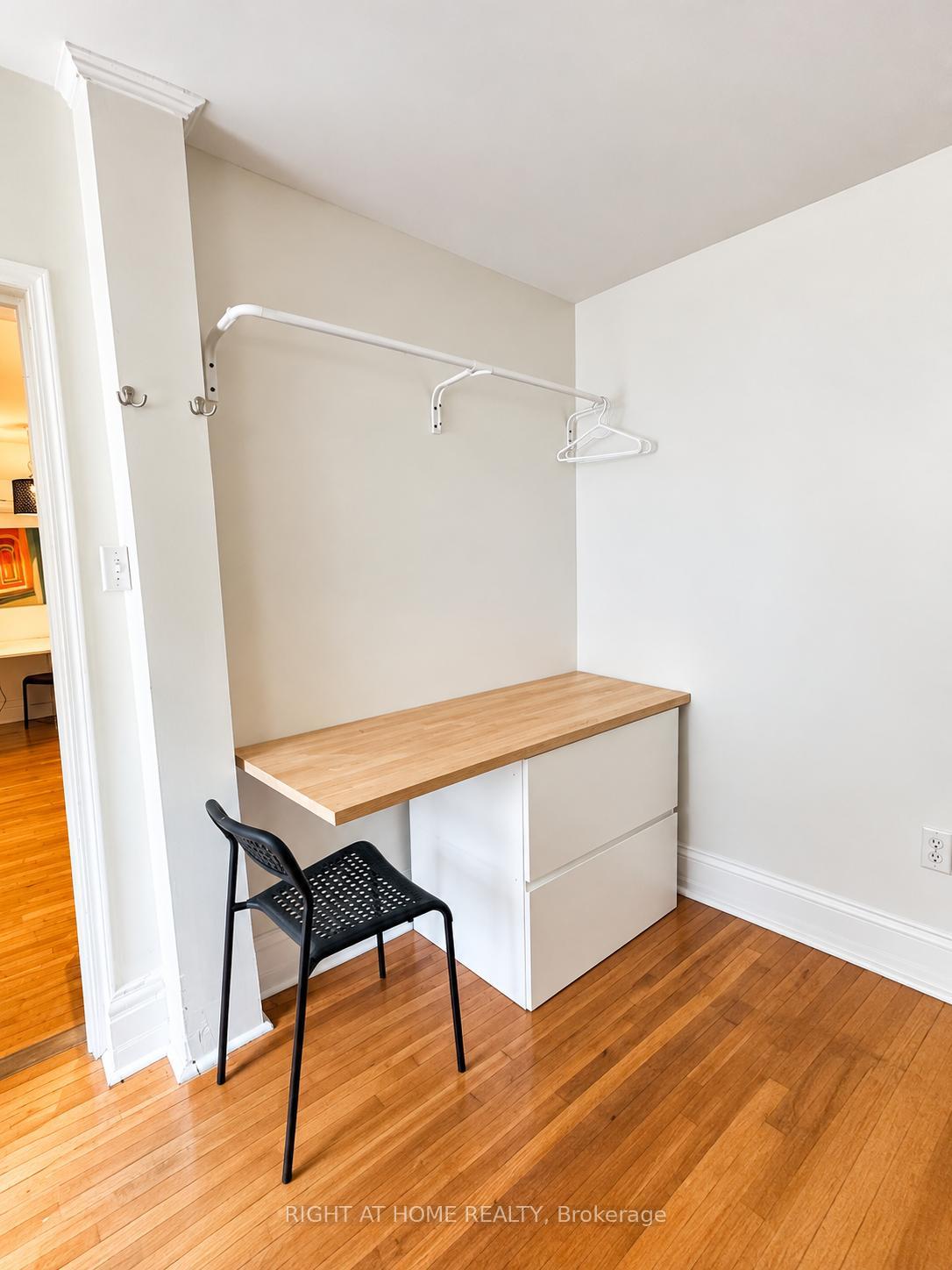 Photo 4 of Unit Main floor, 10 Borden Street, Toronto, University — HOMEH