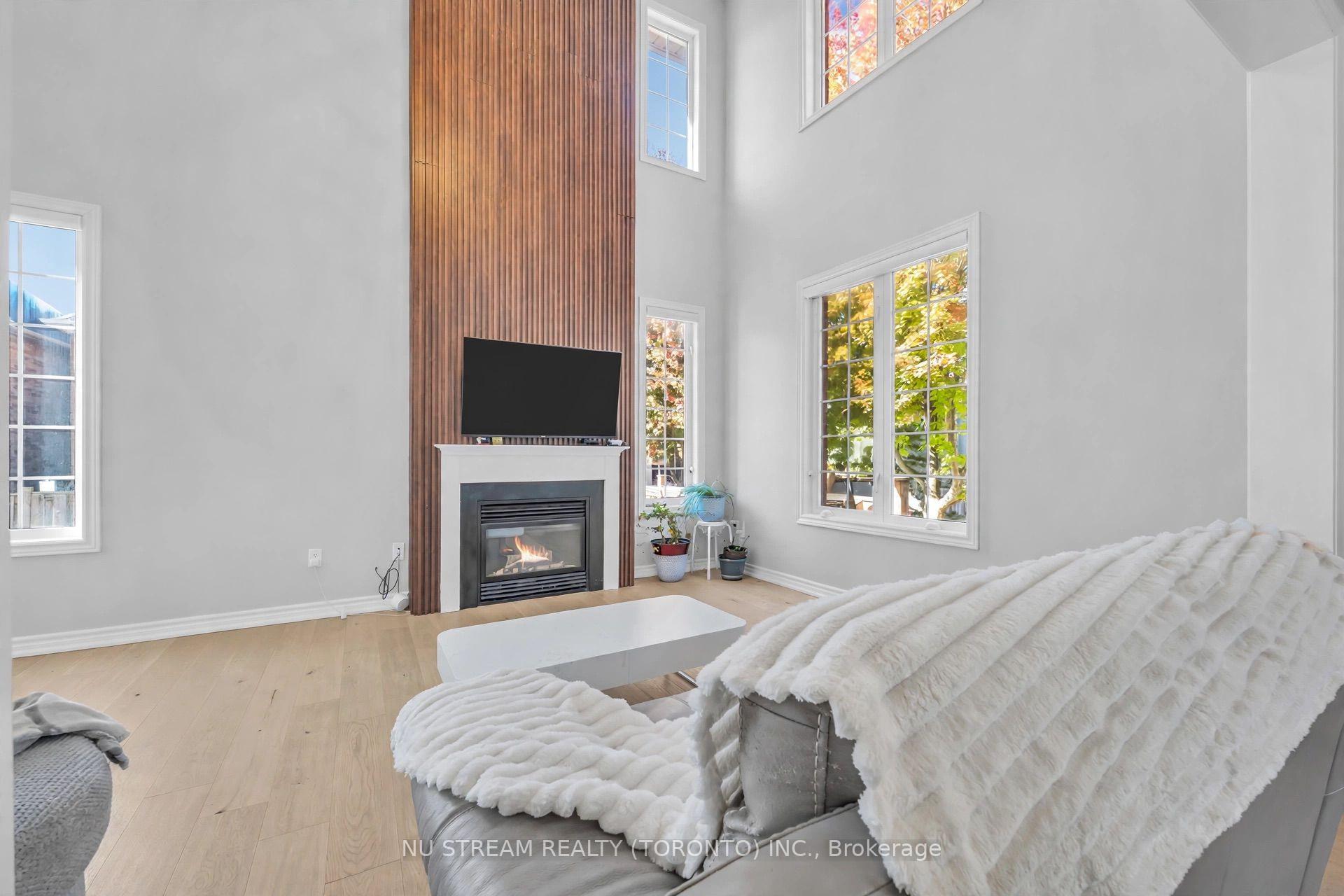 Photo 10 of 30 Pinecrest Street, Markham, Wismer — HOMEH