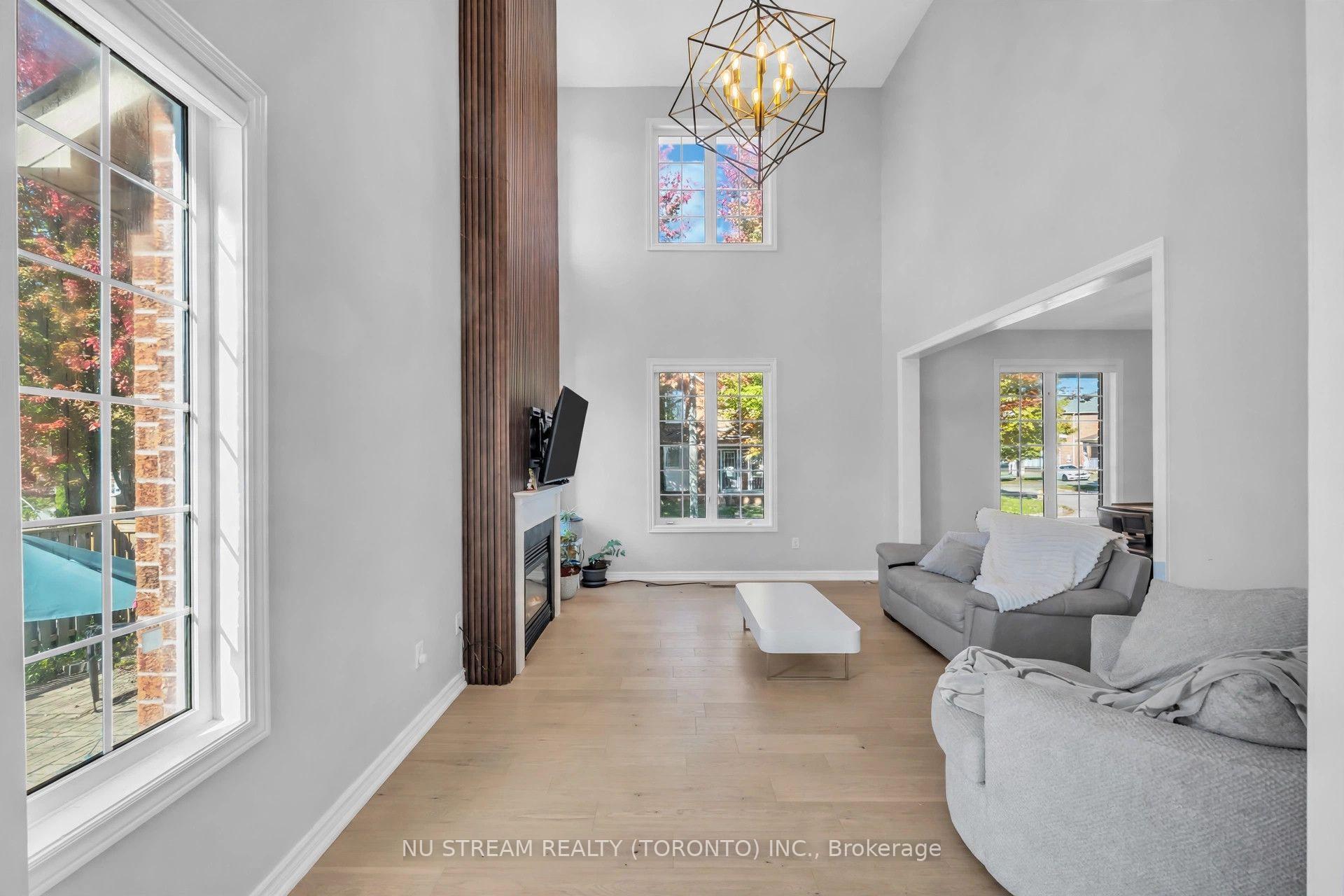Photo 12 of 30 Pinecrest Street, Markham, Wismer — HOMEH