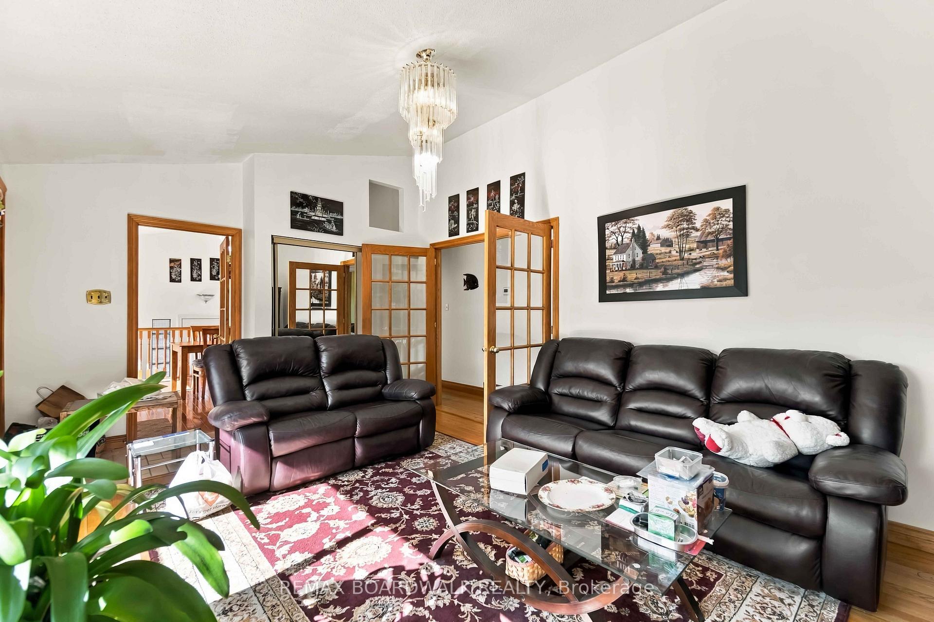 Photo 3 of 2173 Carnegie Street, Ottawa, Elmvale Acres/Urbandale — HOMEH