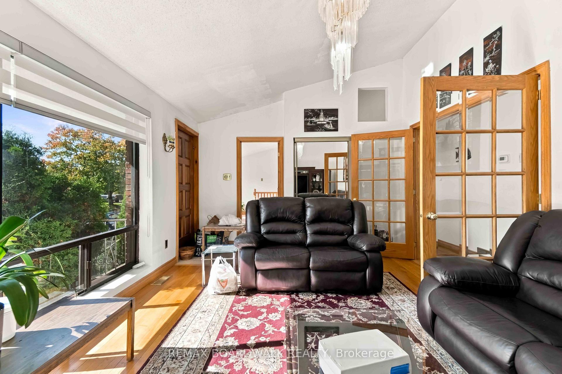 Photo 4 of 2173 Carnegie Street, Ottawa, Elmvale Acres/Urbandale — HOMEH