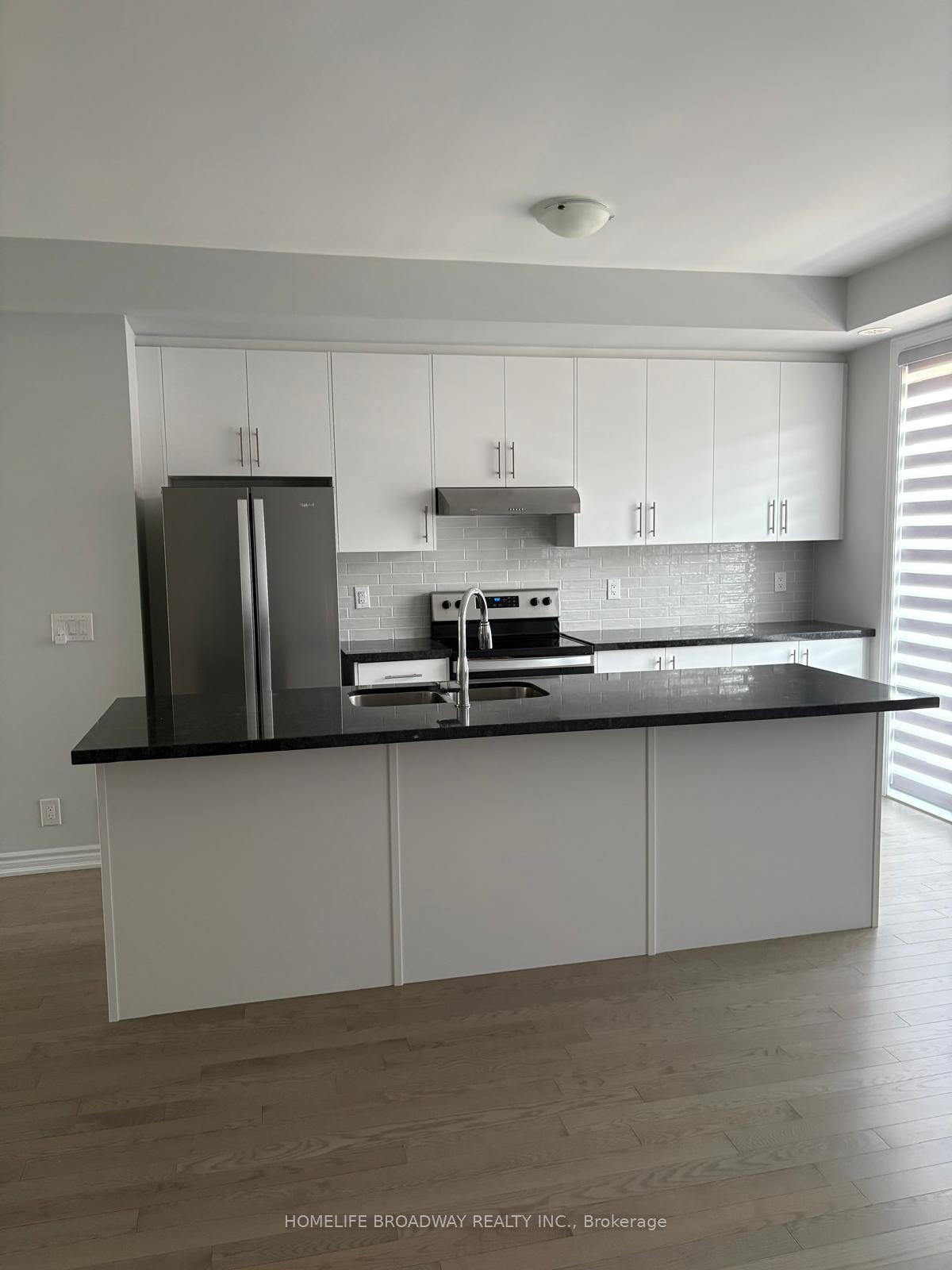 Photo 3 of 27 William Shearn Crescent, Markham, Angus Glen — HOMEH