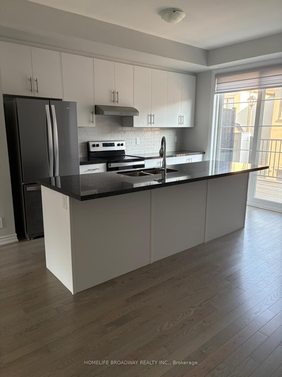 Photo 4 of 27 William Shearn Crescent, Markham, Angus Glen — HOMEH