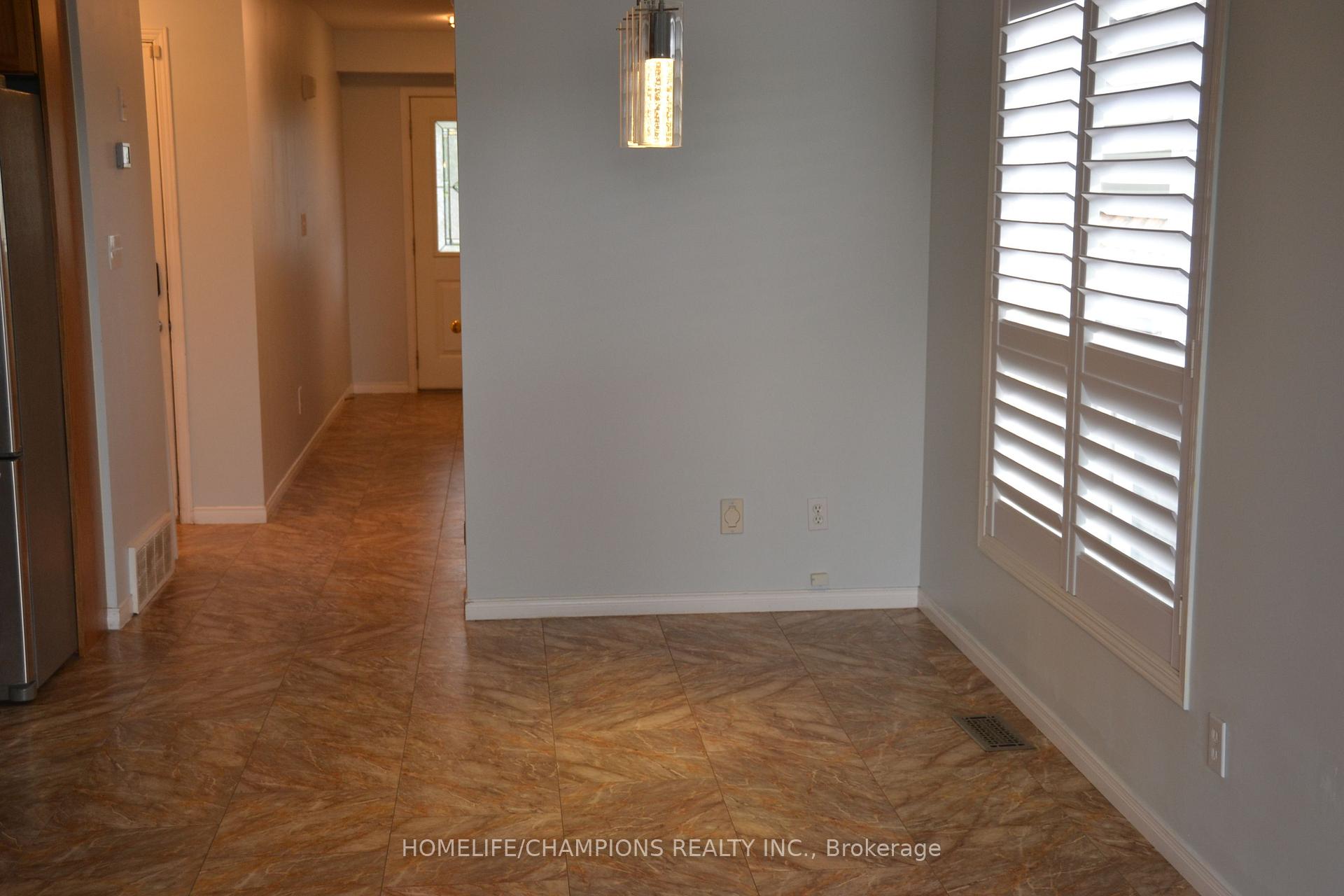 Photo 4 of 132 Henhoeffer Crescent, Kitchener, Larentian West — HOMEH
