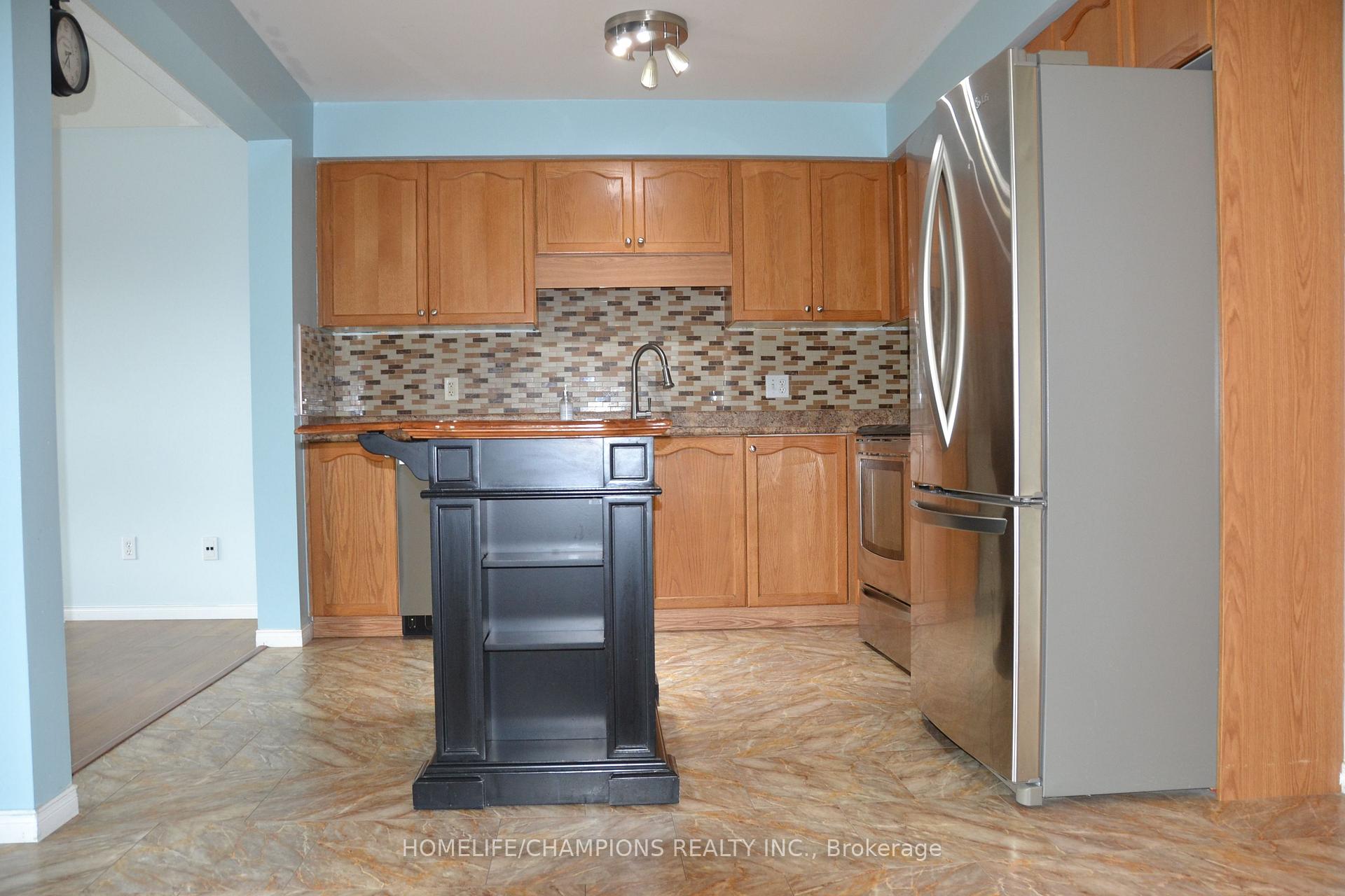 Photo 5 of 132 Henhoeffer Crescent, Kitchener, Larentian West — HOMEH