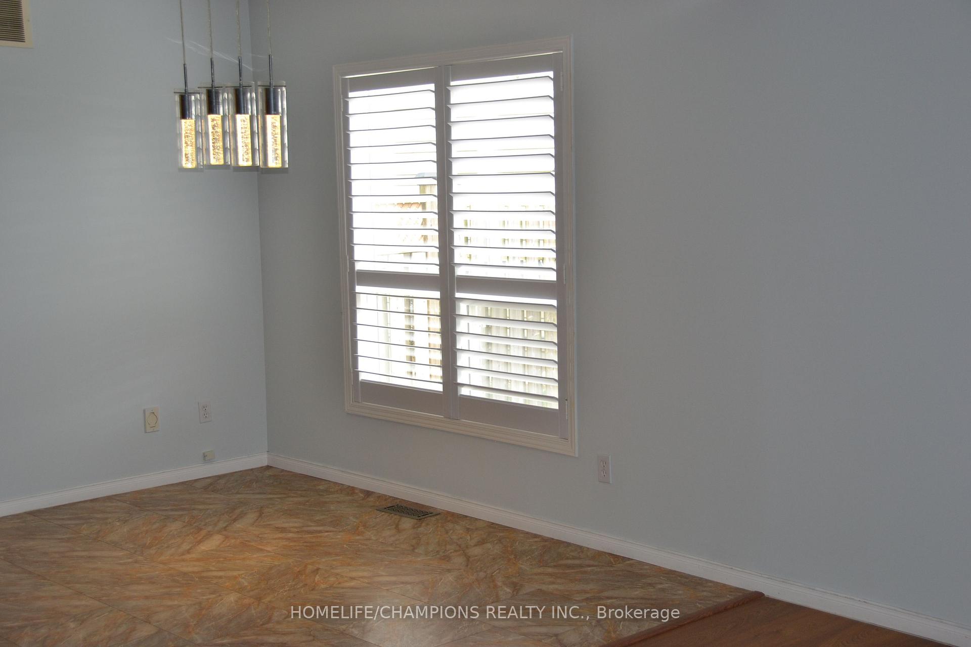 Photo 8 of 132 Henhoeffer Crescent, Kitchener, Larentian West — HOMEH