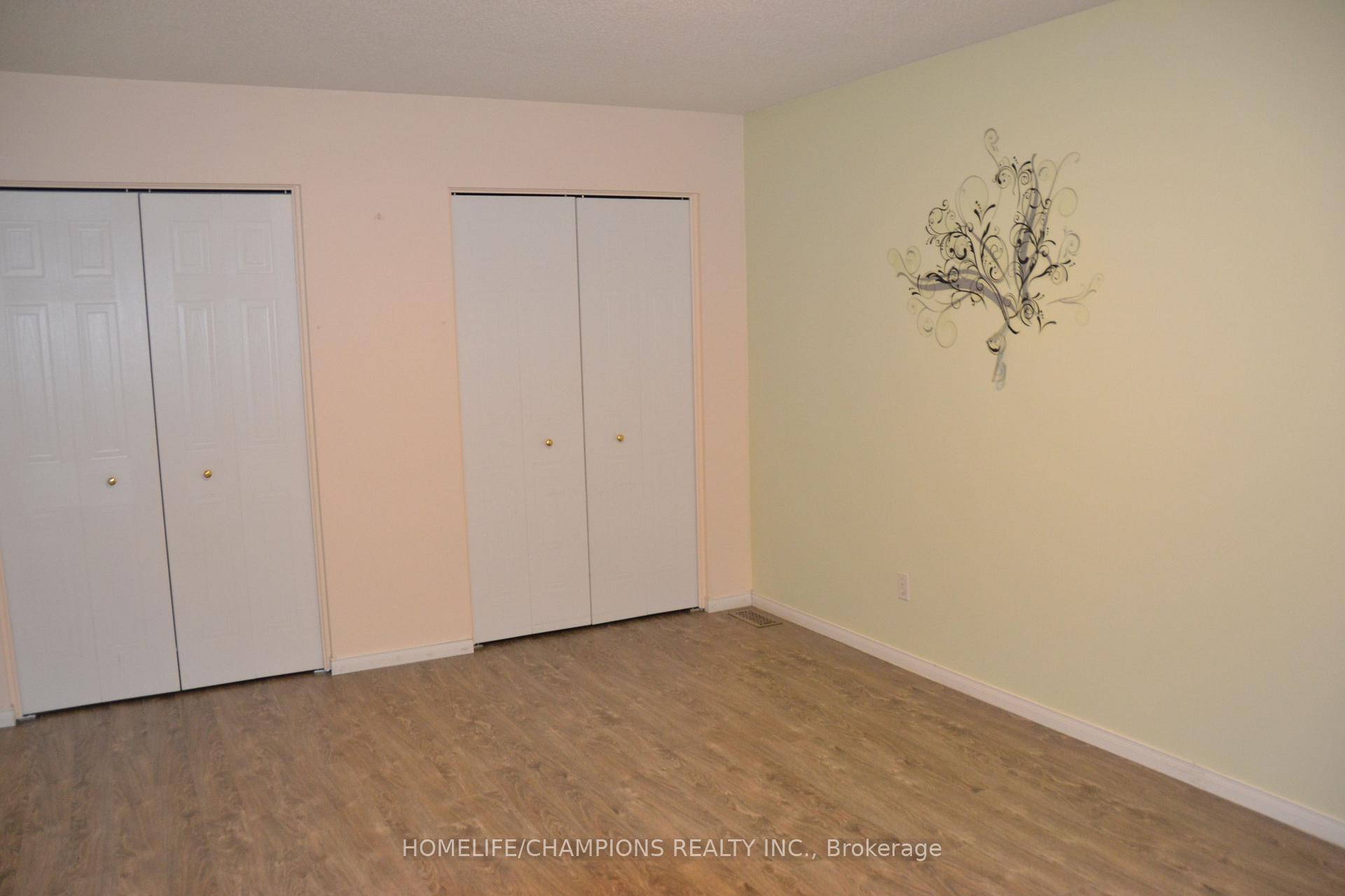 Photo 15 of 132 Henhoeffer Crescent, Kitchener, Larentian West — HOMEH