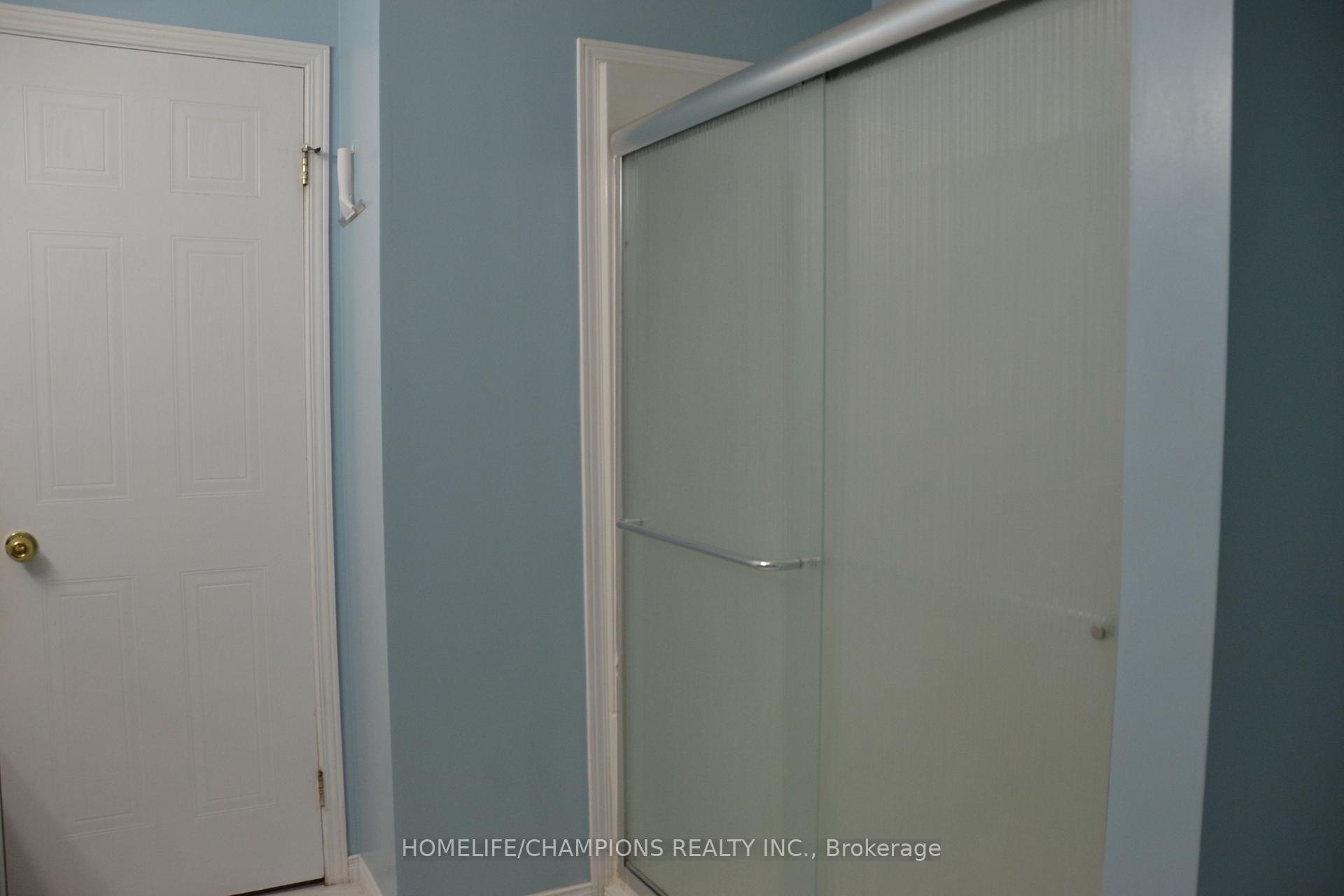 Photo 16 of 132 Henhoeffer Crescent, Kitchener, Larentian West — HOMEH