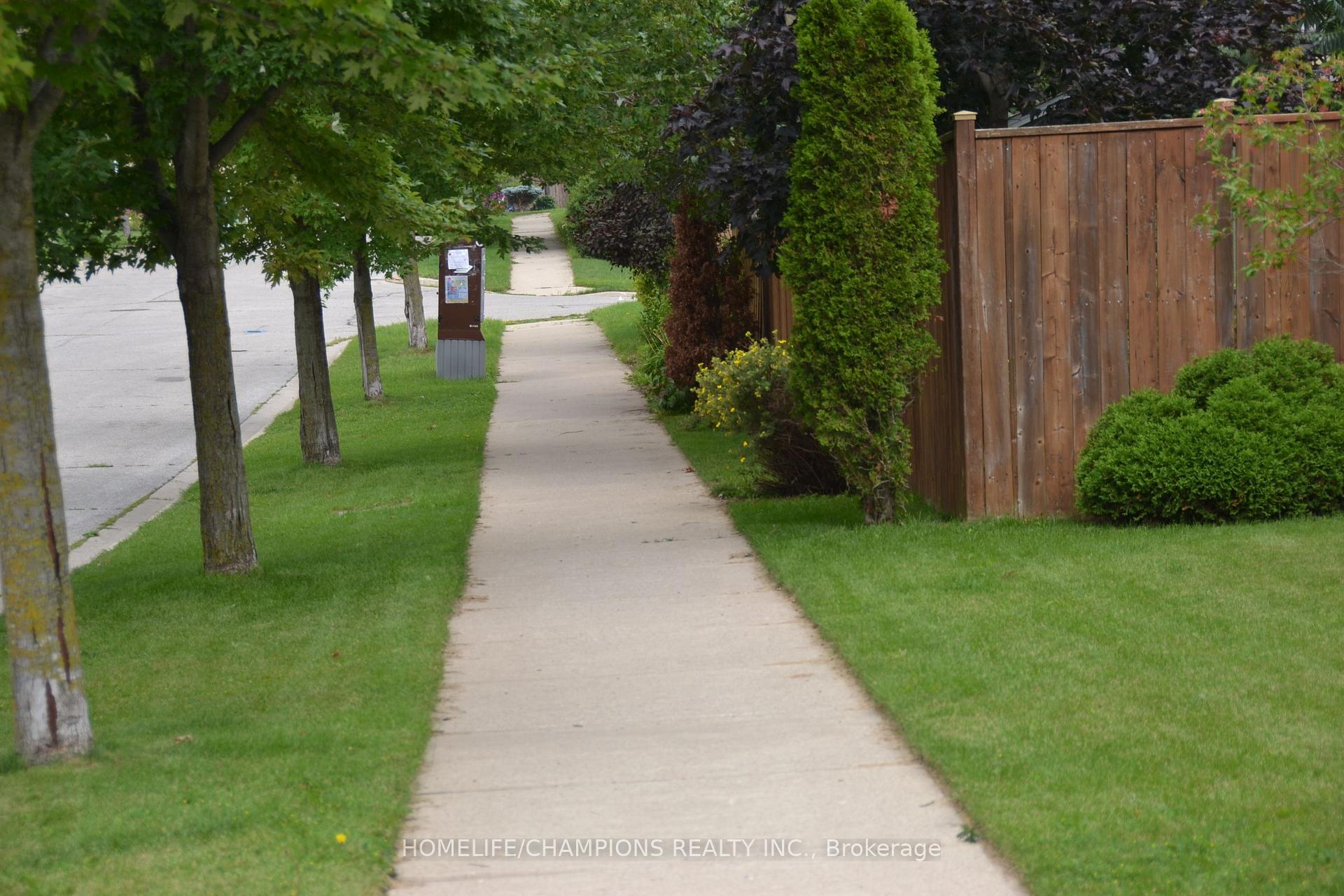 Photo 33 of 132 Henhoeffer Crescent, Kitchener, Larentian West — HOMEH