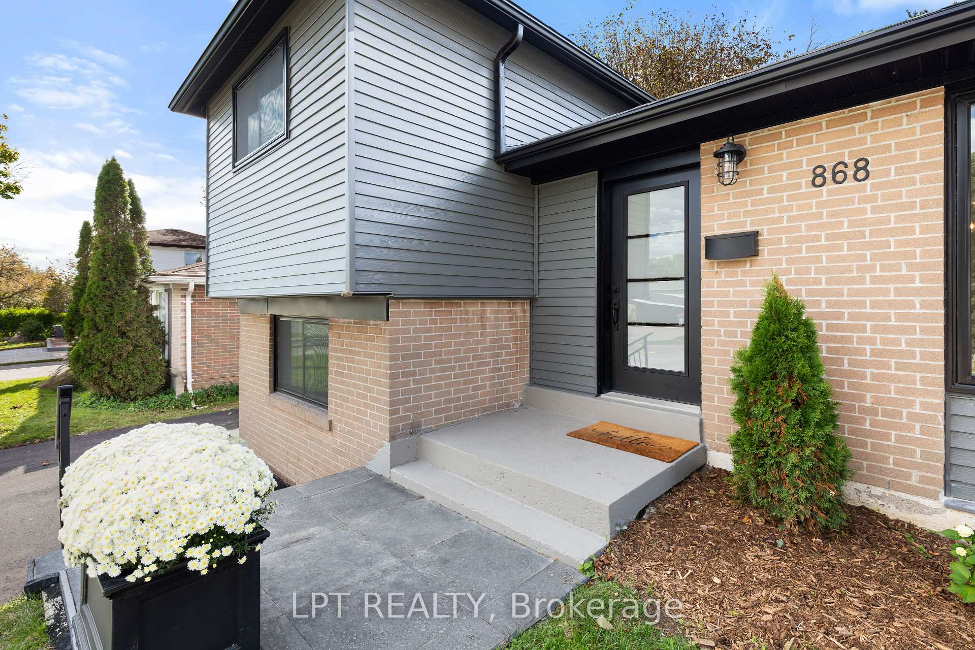 Photo 5 of 868 Liverpool Road, Pickering, Bay Ridges — HOMEH