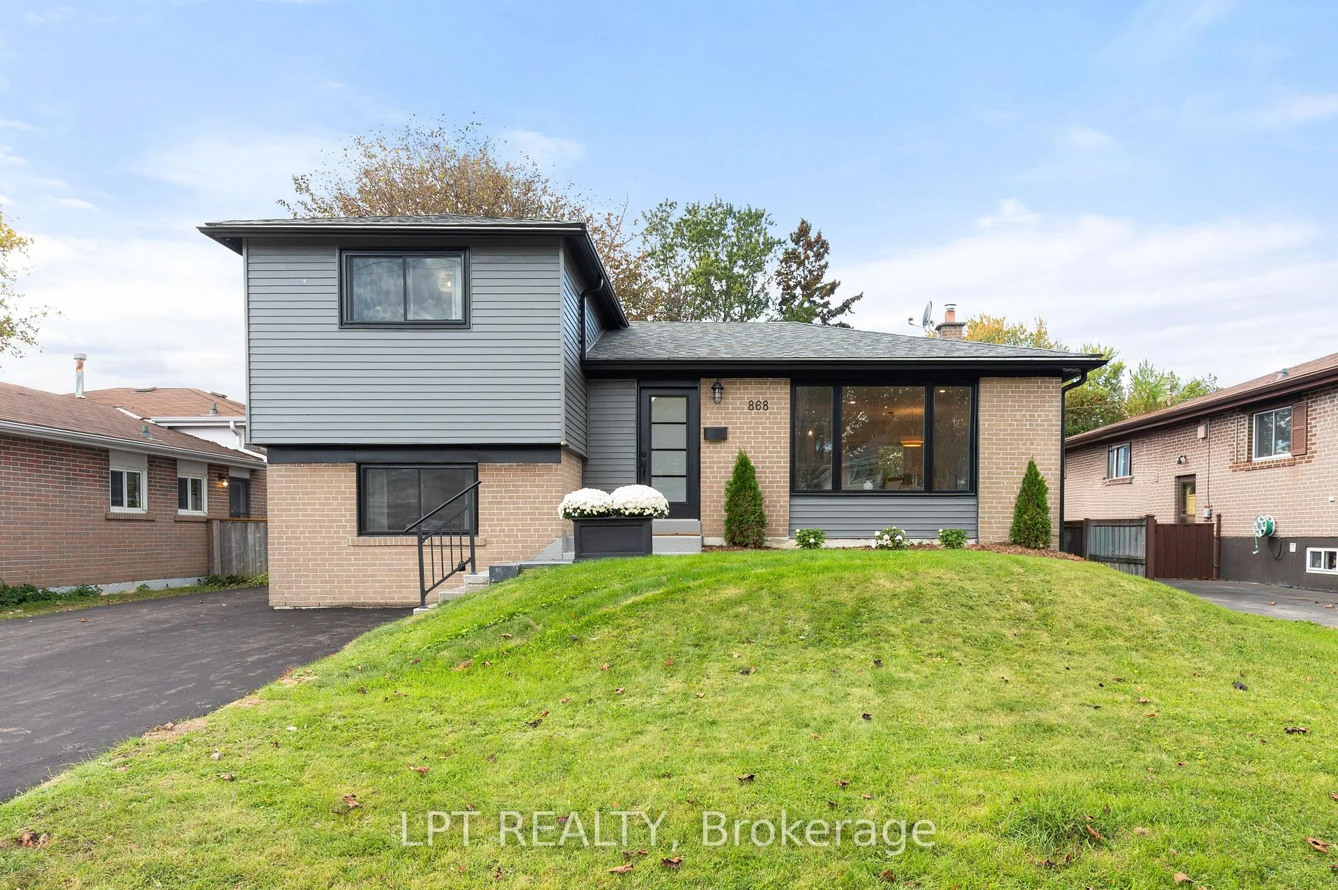 Photo 2 of 868 Liverpool Road, Pickering, Bay Ridges — HOMEH