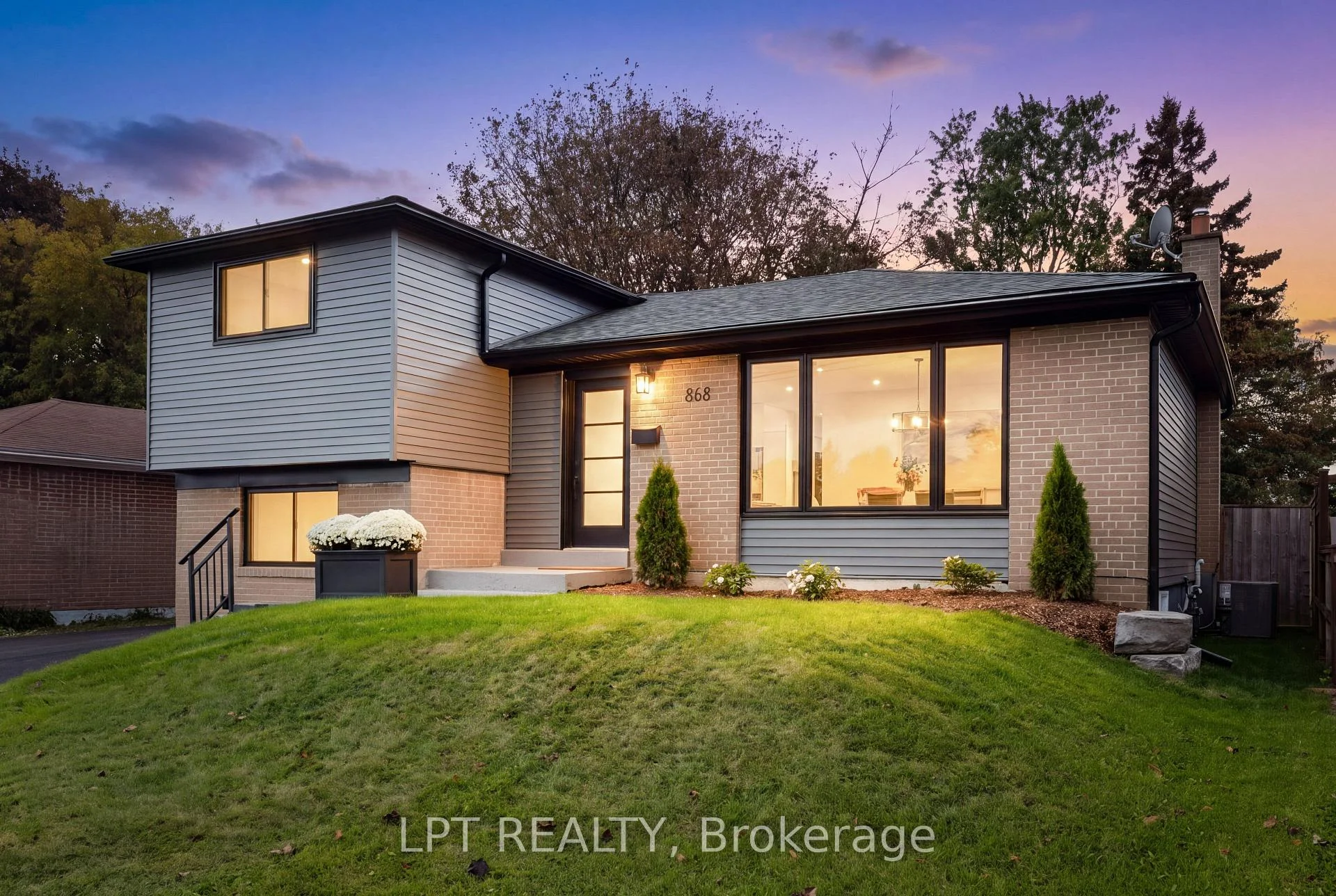 Photo 4 of 868 Liverpool Road, Pickering, Bay Ridges — HOMEH