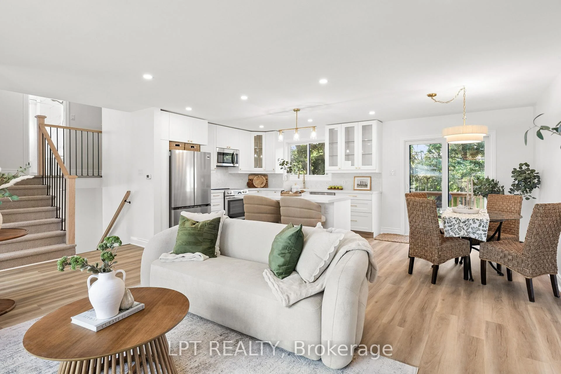 Photo 10 of 868 Liverpool Road, Pickering, Bay Ridges — HOMEH