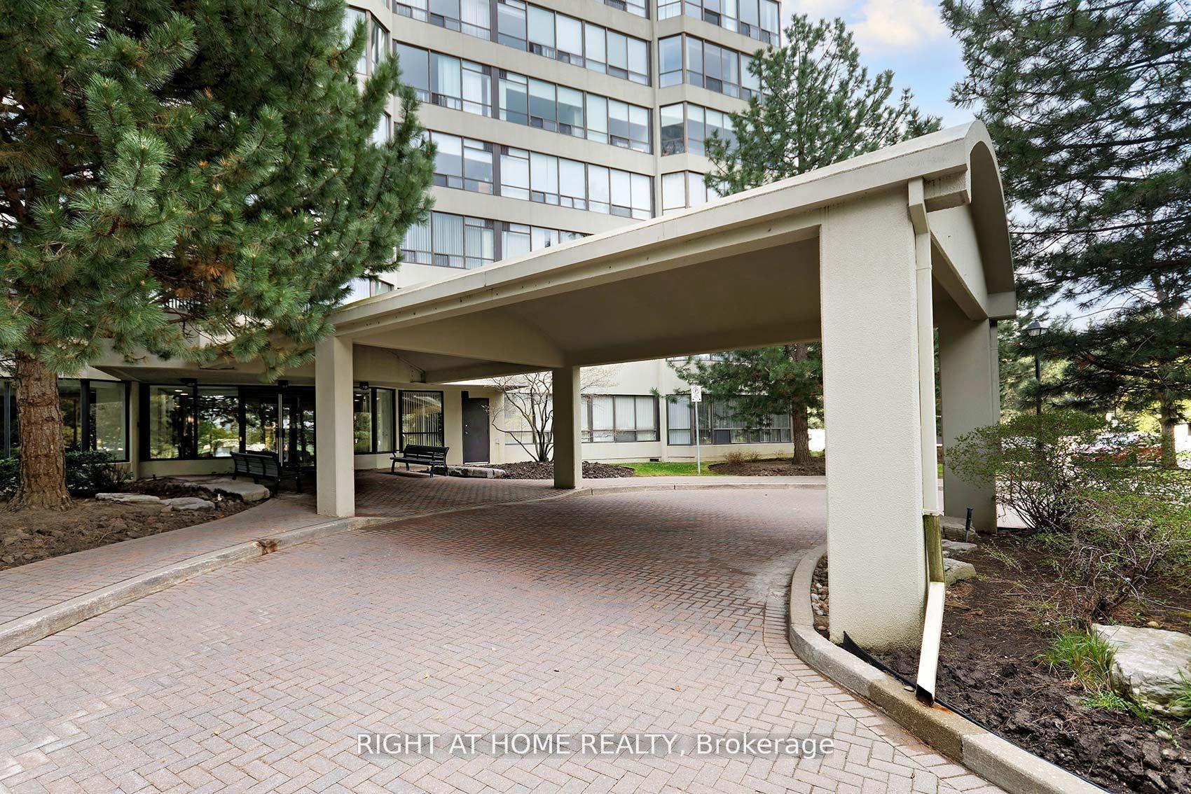 Photo 4 of Unit 708, 22 Hanover Road, Brampton, Queen Street Corridor — HOMEH