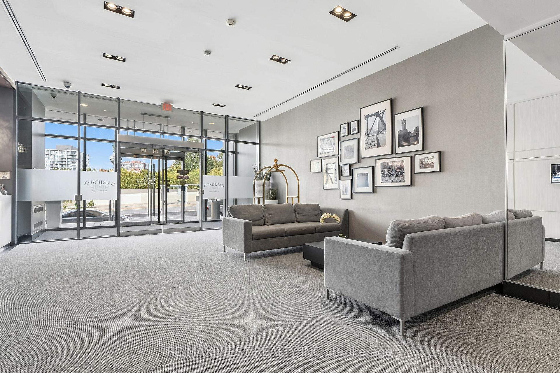 Photo 9 of Unit 1002, 169 Fort York Boulevard, Toronto, Niagara — HOMEH