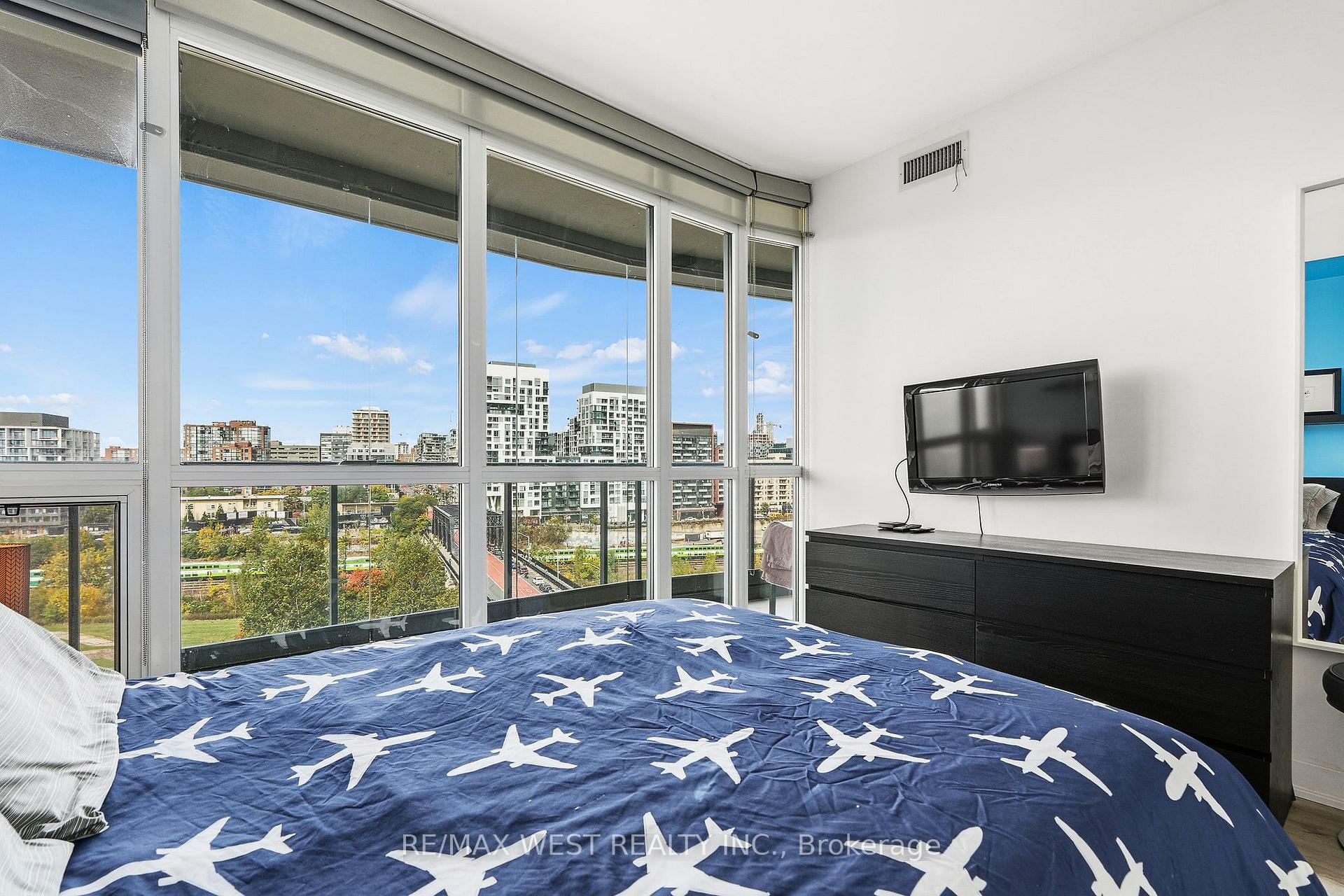Photo 14 of Unit 1002, 169 Fort York Boulevard, Toronto, Niagara — HOMEH