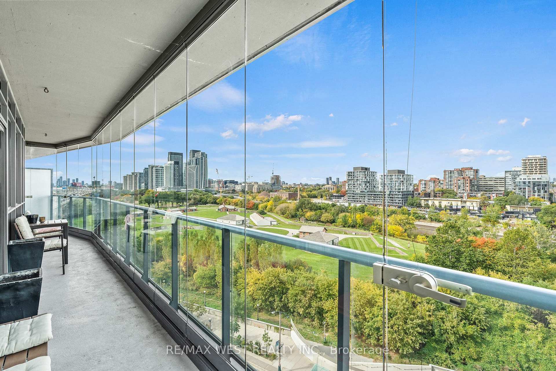 Photo 26 of Unit 1002, 169 Fort York Boulevard, Toronto, Niagara — HOMEH