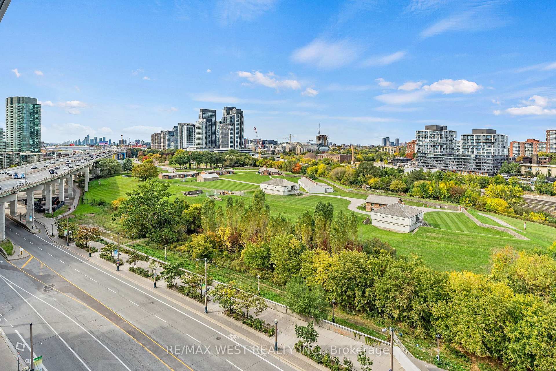 Photo 27 of Unit 1002, 169 Fort York Boulevard, Toronto, Niagara — HOMEH