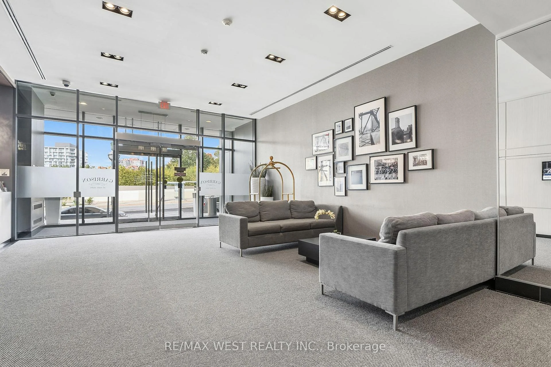 Photo 3 of Unit 1002, 169 Fort York Boulevard, Toronto, Niagara — HOMEH