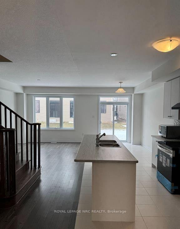 Photo 7 of 48 Varsity Drive, Welland, Dain City — HOMEH