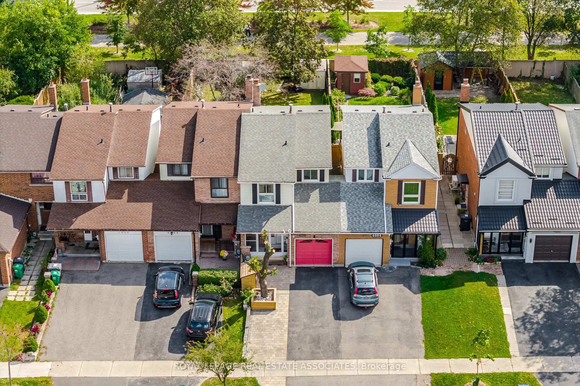 Photo 2 of 4002 Bishopstoke Lane, Mississauga, Rathwood — HOMEH