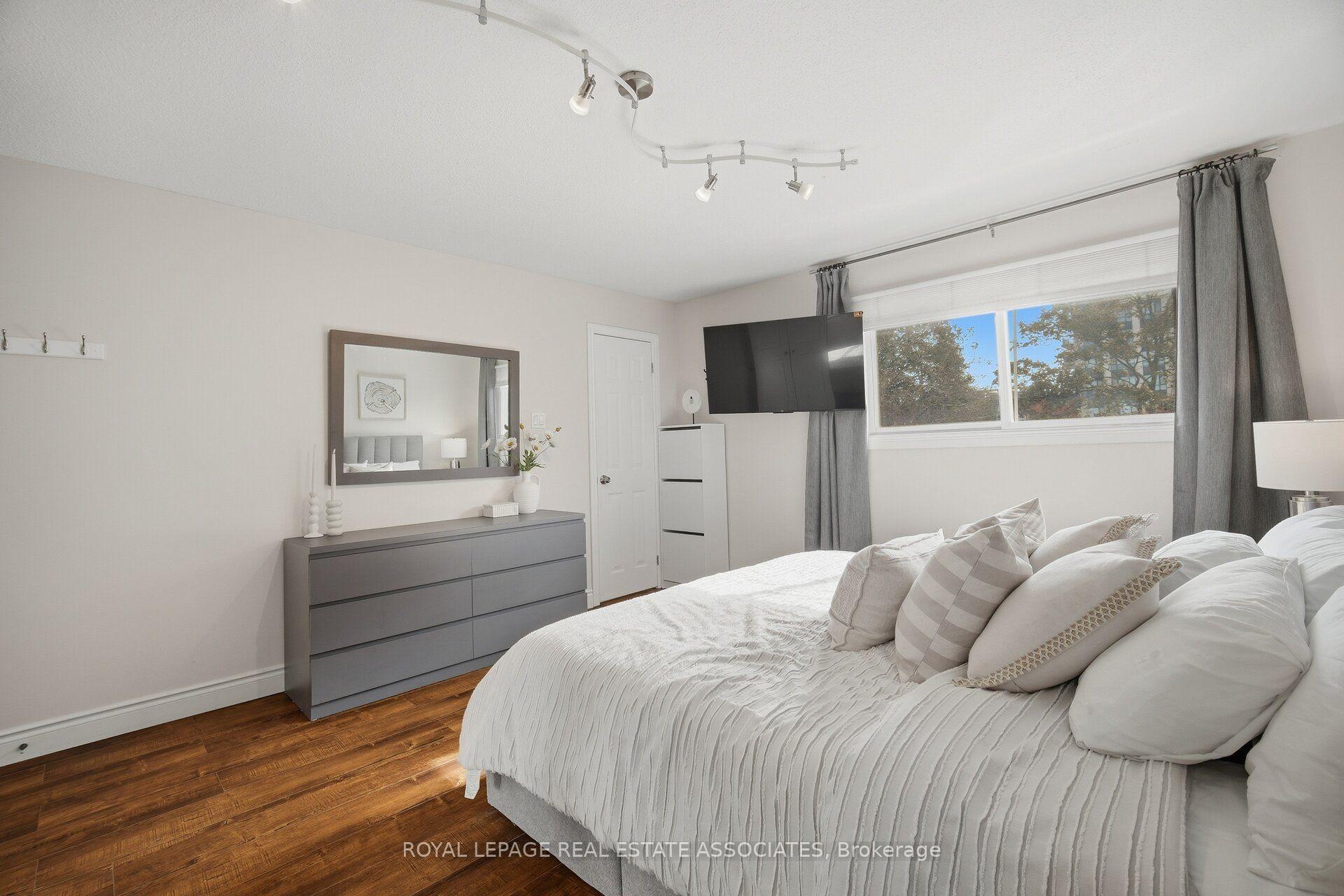 Photo 31 of 4002 Bishopstoke Lane, Mississauga, Rathwood — HOMEH