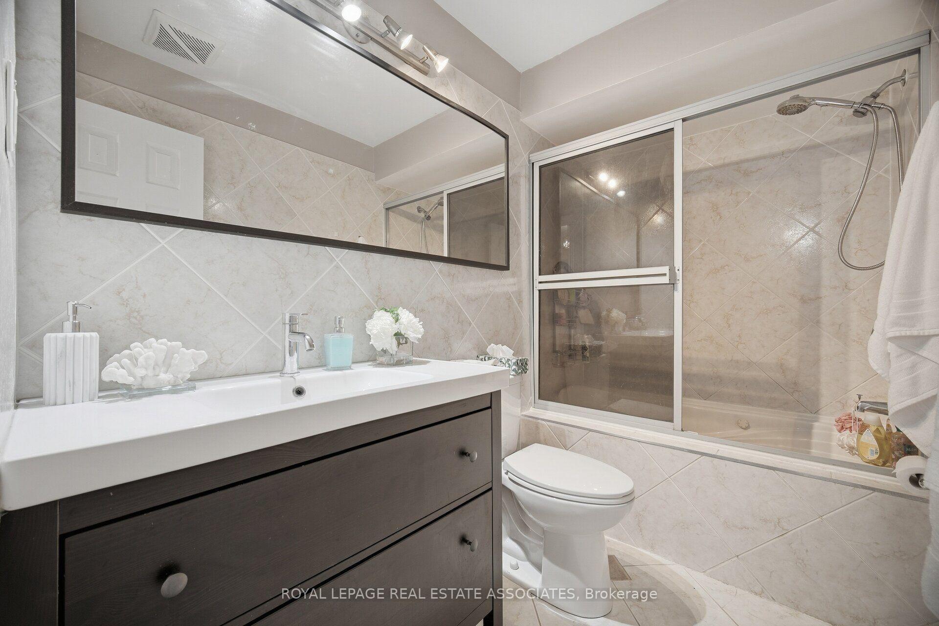 Photo 40 of 4002 Bishopstoke Lane, Mississauga, Rathwood — HOMEH