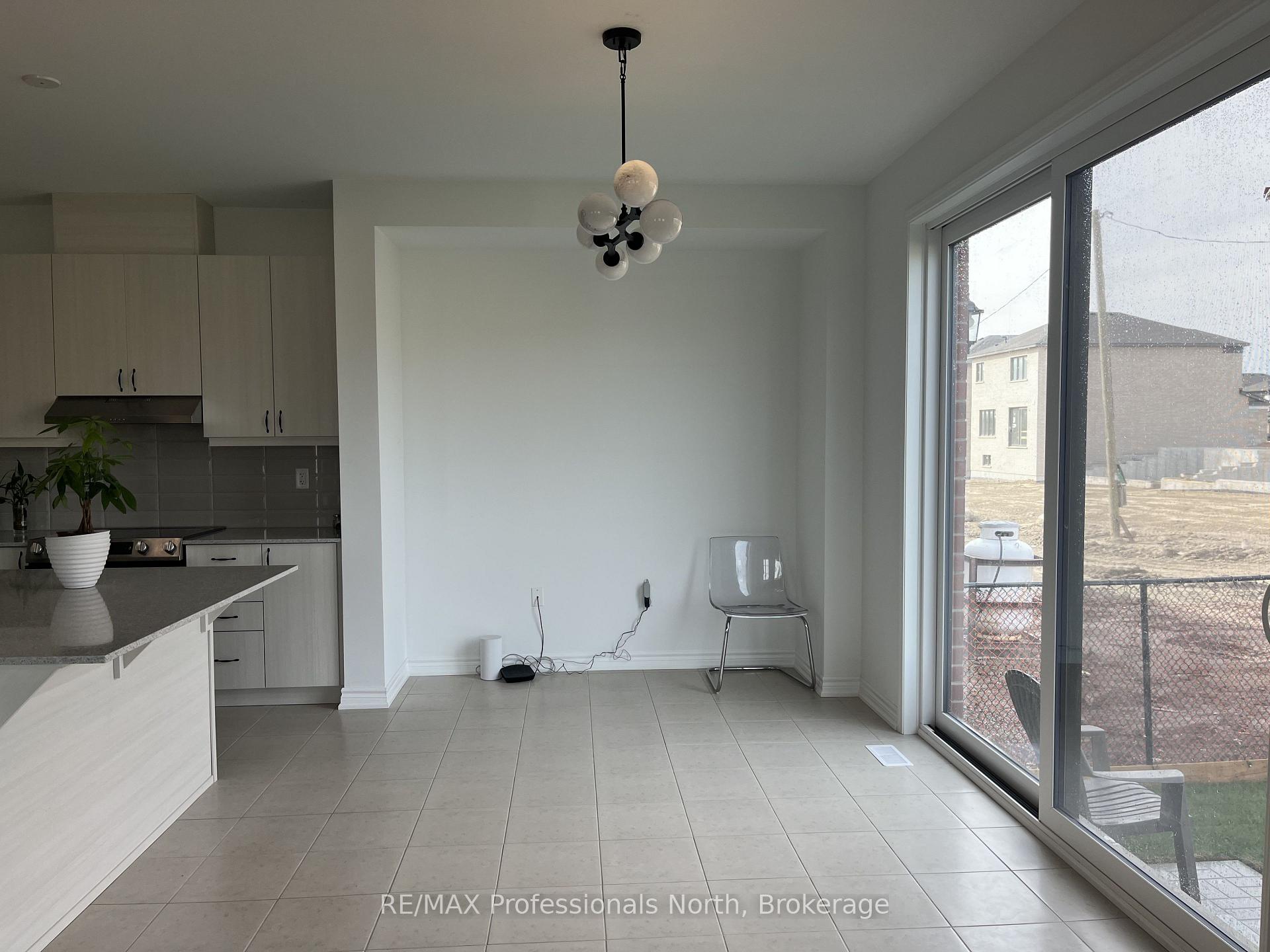 Photo 7 of 62 Lower Street, Barrie, Rural Barrie Southeast — HOMEH