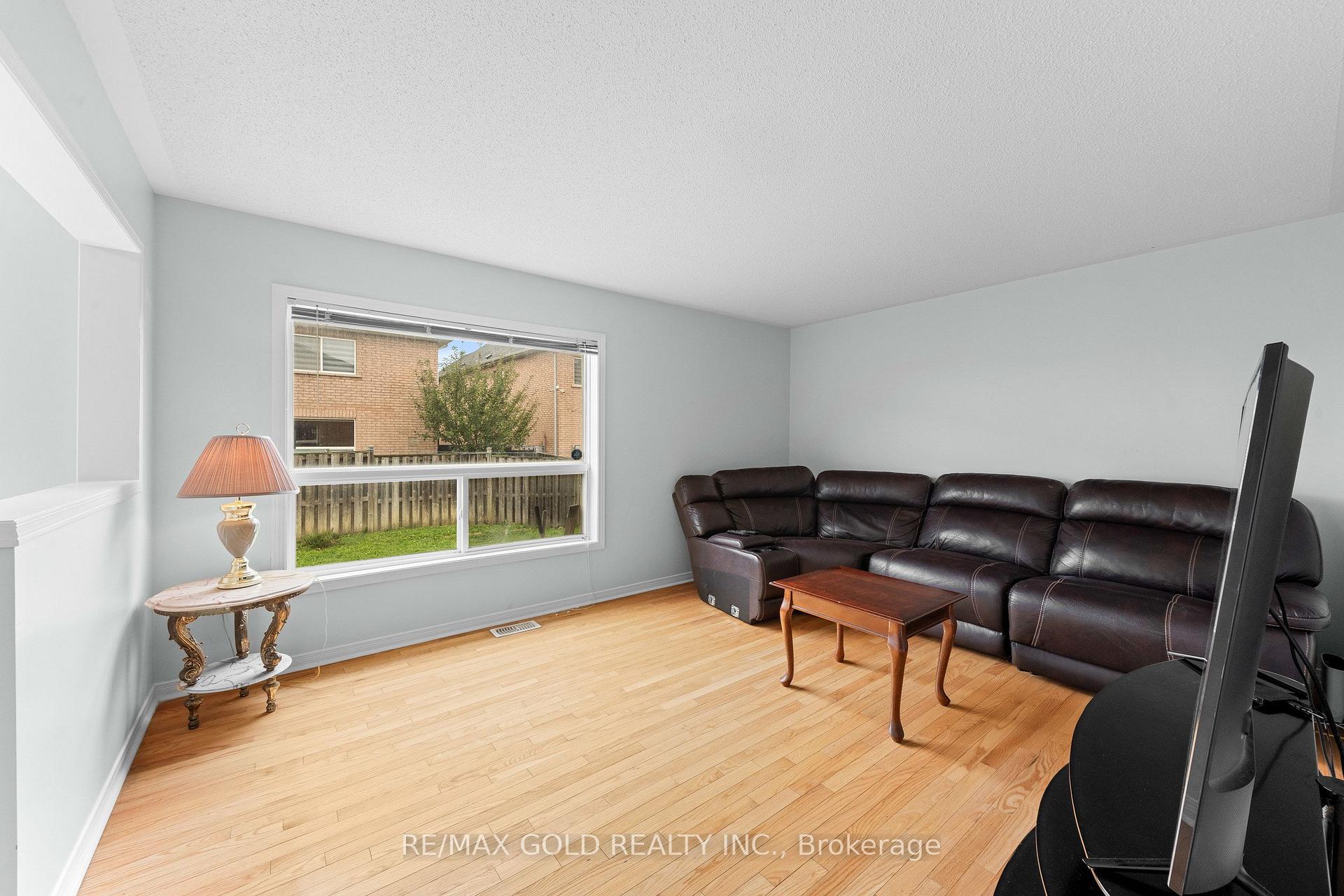 Photo 8 of 7 Frostbite Lane, Brampton, Sandringham-Wellington — HOMEH