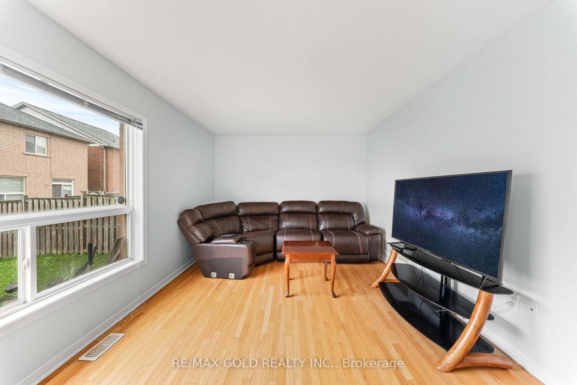Photo 9 of 7 Frostbite Lane, Brampton, Sandringham-Wellington — HOMEH