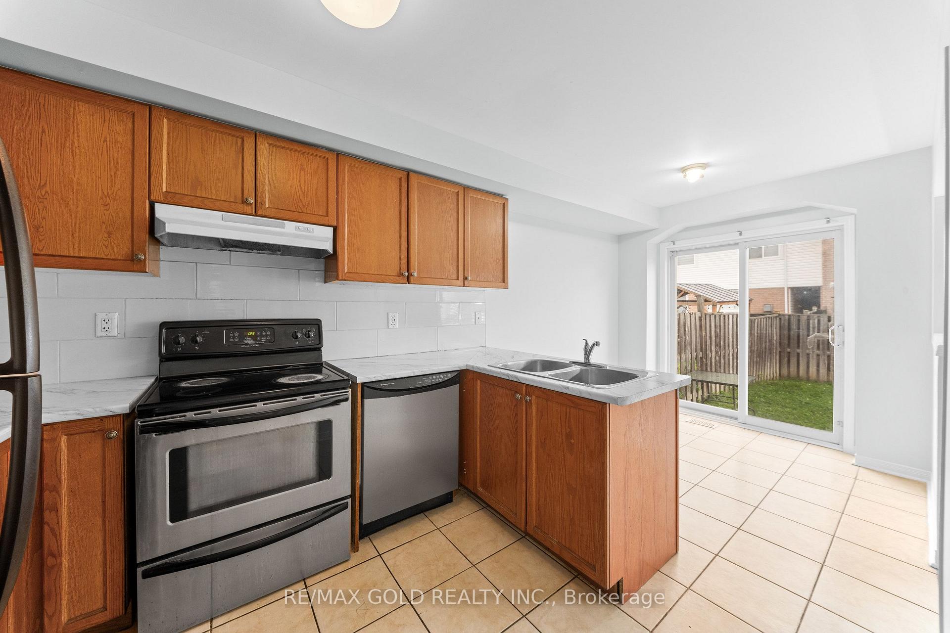 Photo 13 of 7 Frostbite Lane, Brampton, Sandringham-Wellington — HOMEH