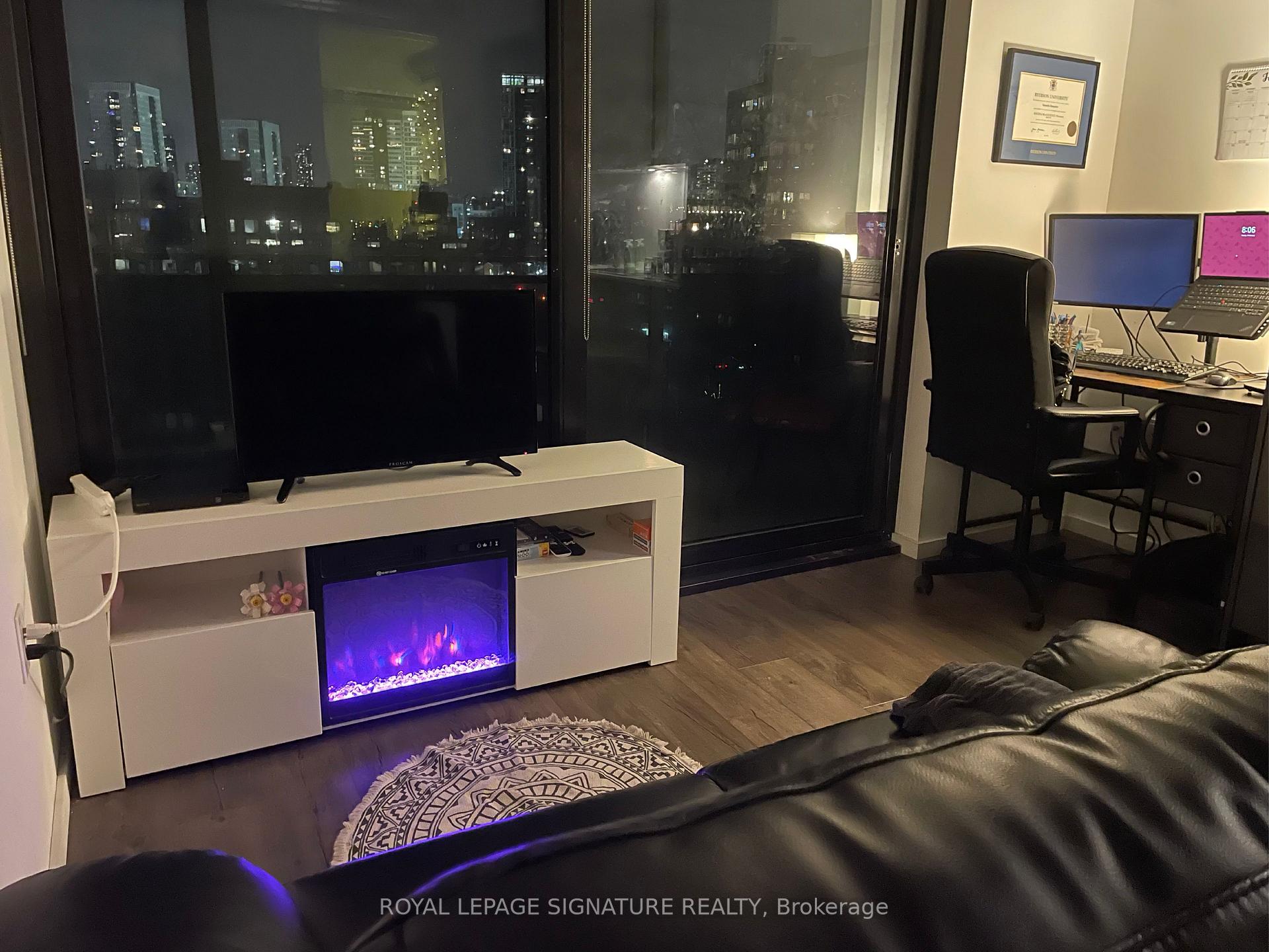 Photo 4 of Unit 806, 21 Lawren Harris Square, Toronto, Waterfront Communities — HOMEH