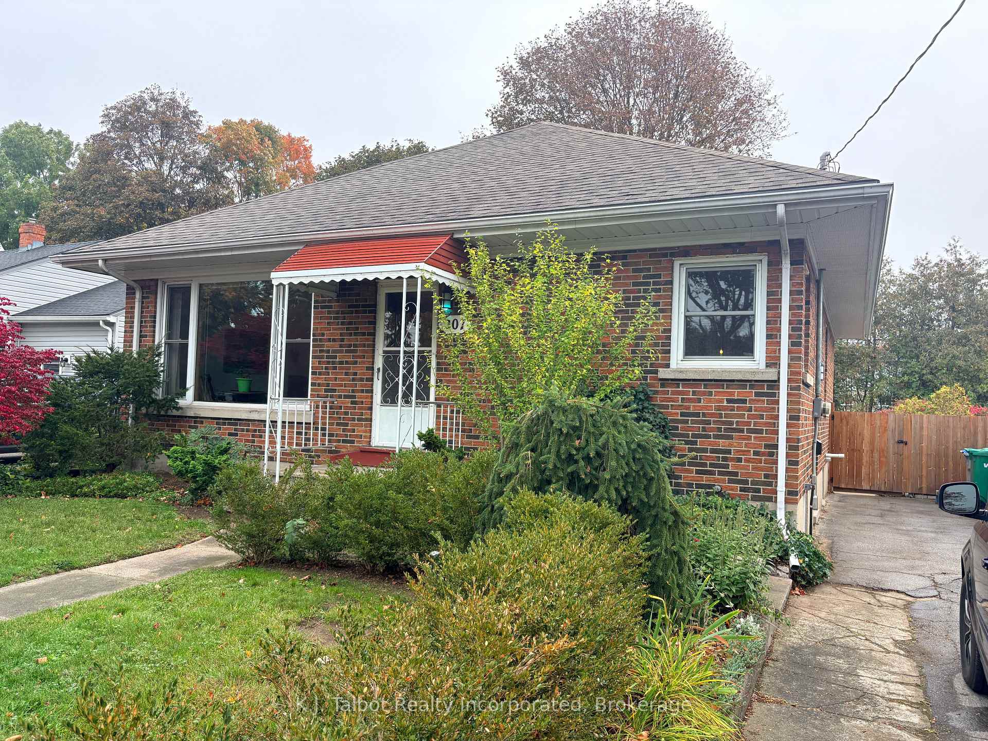 Photo 2 of 207 Cameron Street, Goderich, Goderich (Town) — HOMEH