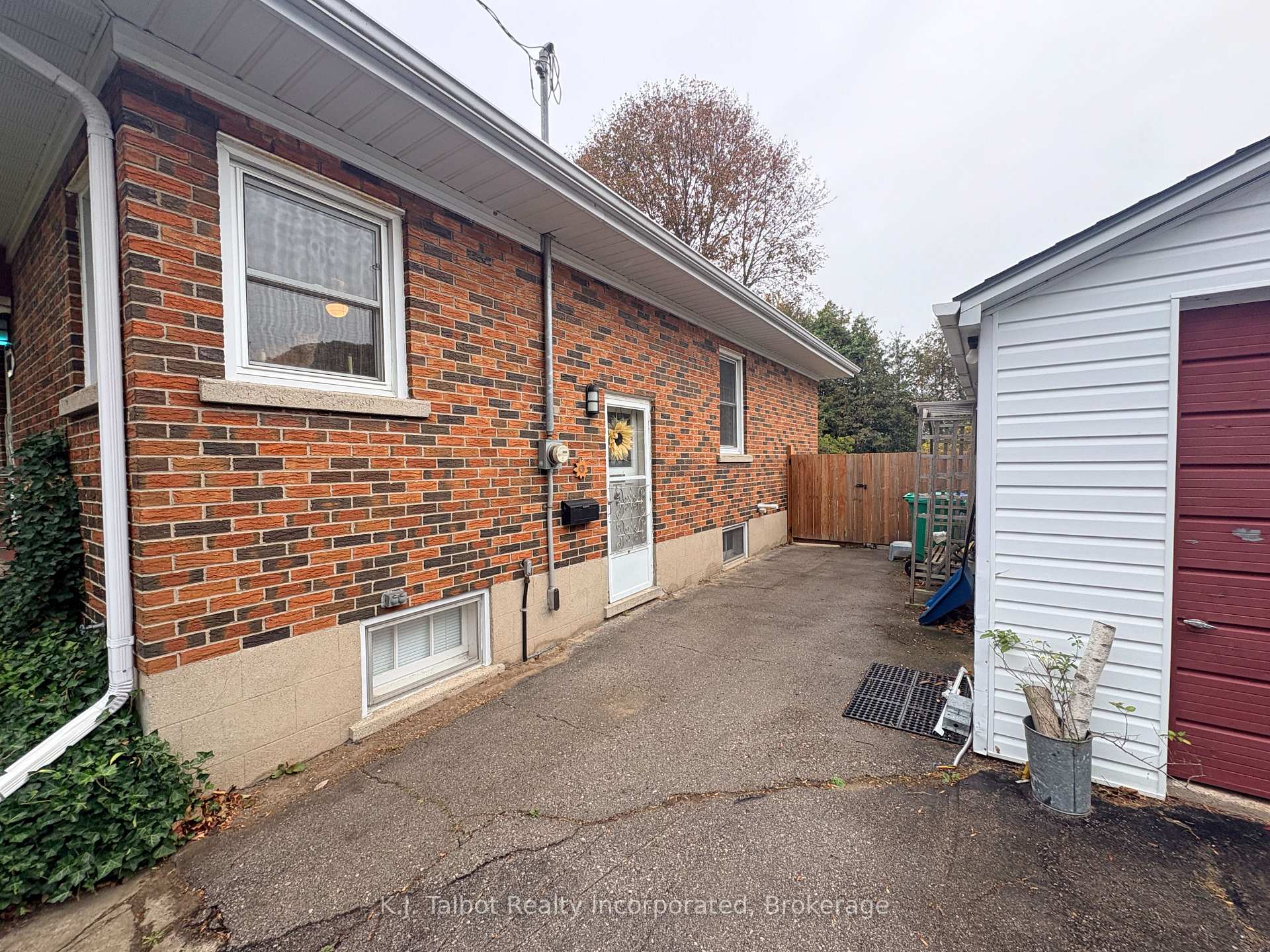Photo 3 of 207 Cameron Street, Goderich, Goderich (Town) — HOMEH