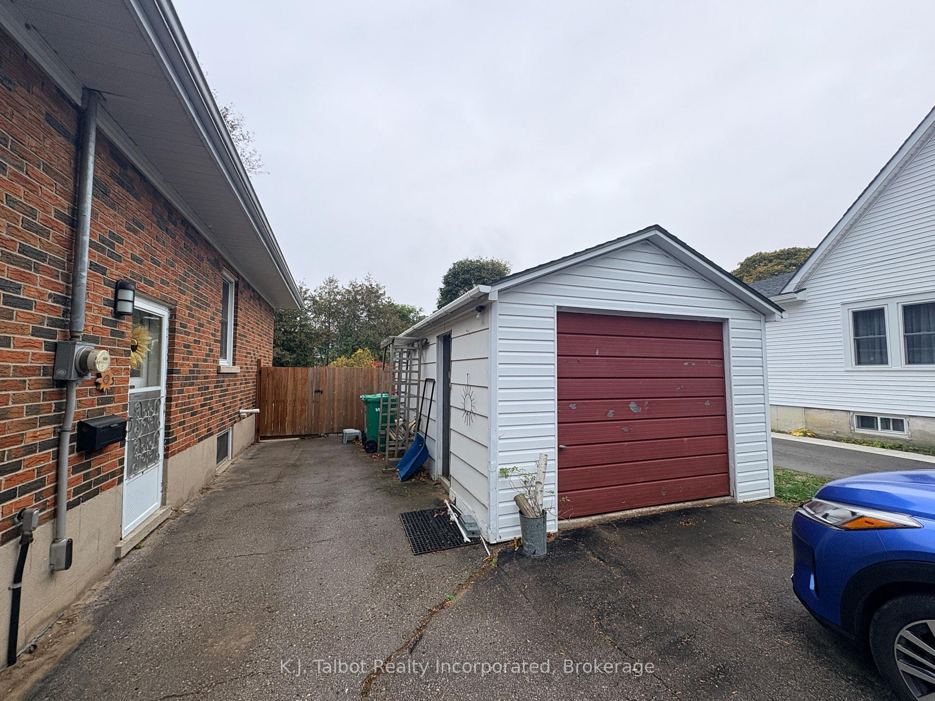 Photo 4 of 207 Cameron Street, Goderich, Goderich (Town) — HOMEH