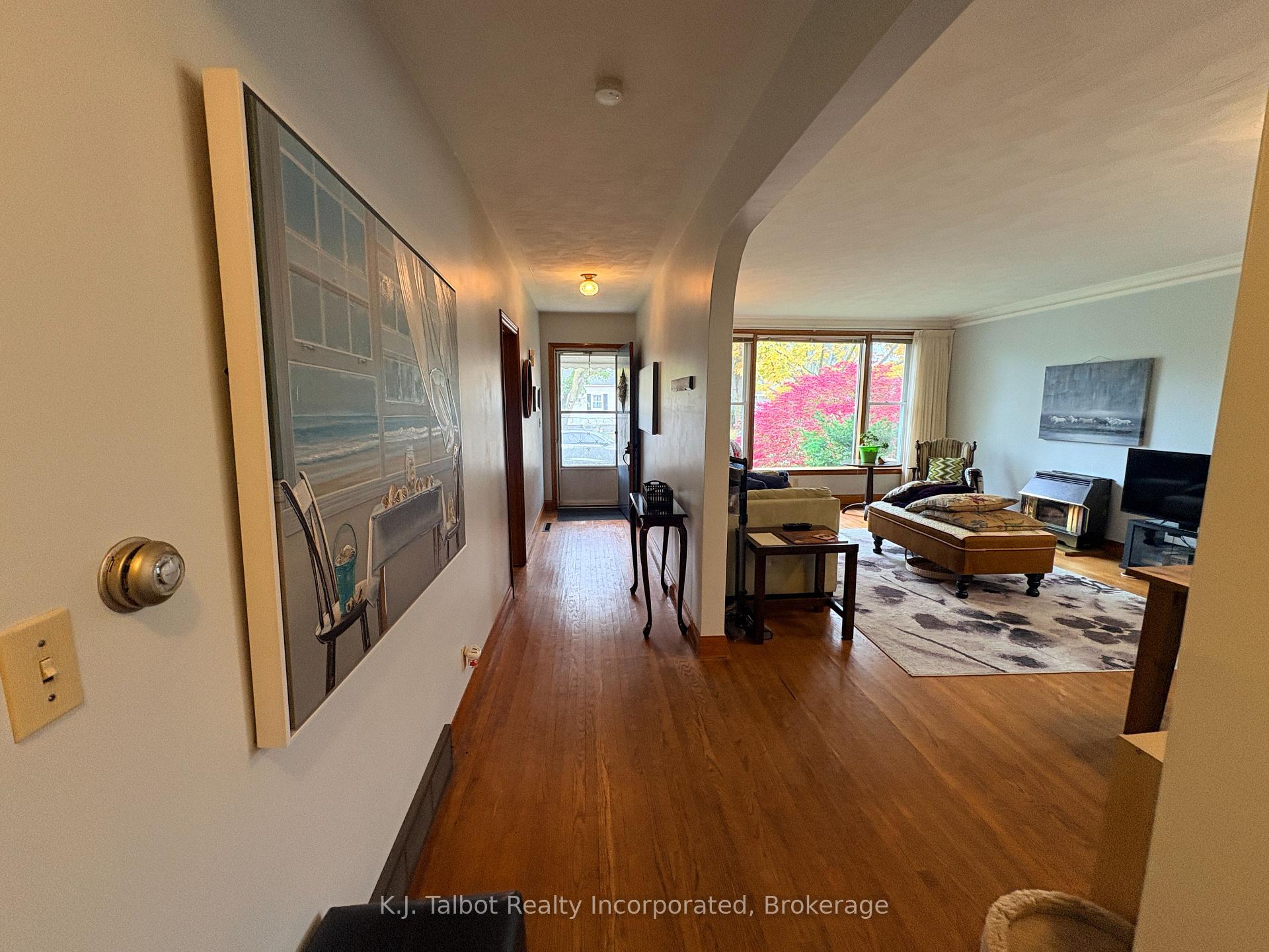 Photo 9 of 207 Cameron Street, Goderich, Goderich (Town) — HOMEH