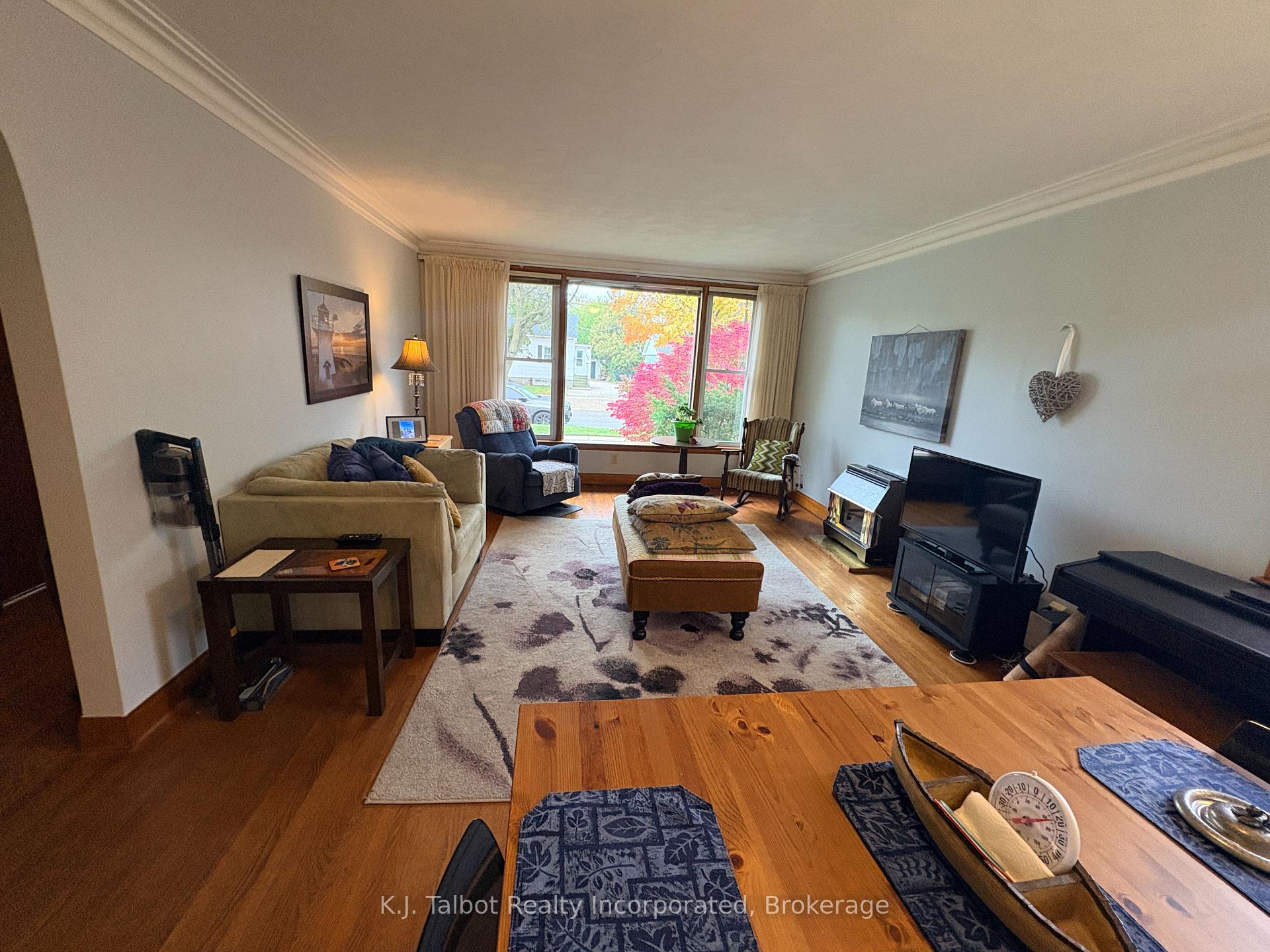 Photo 12 of 207 Cameron Street, Goderich, Goderich (Town) — HOMEH