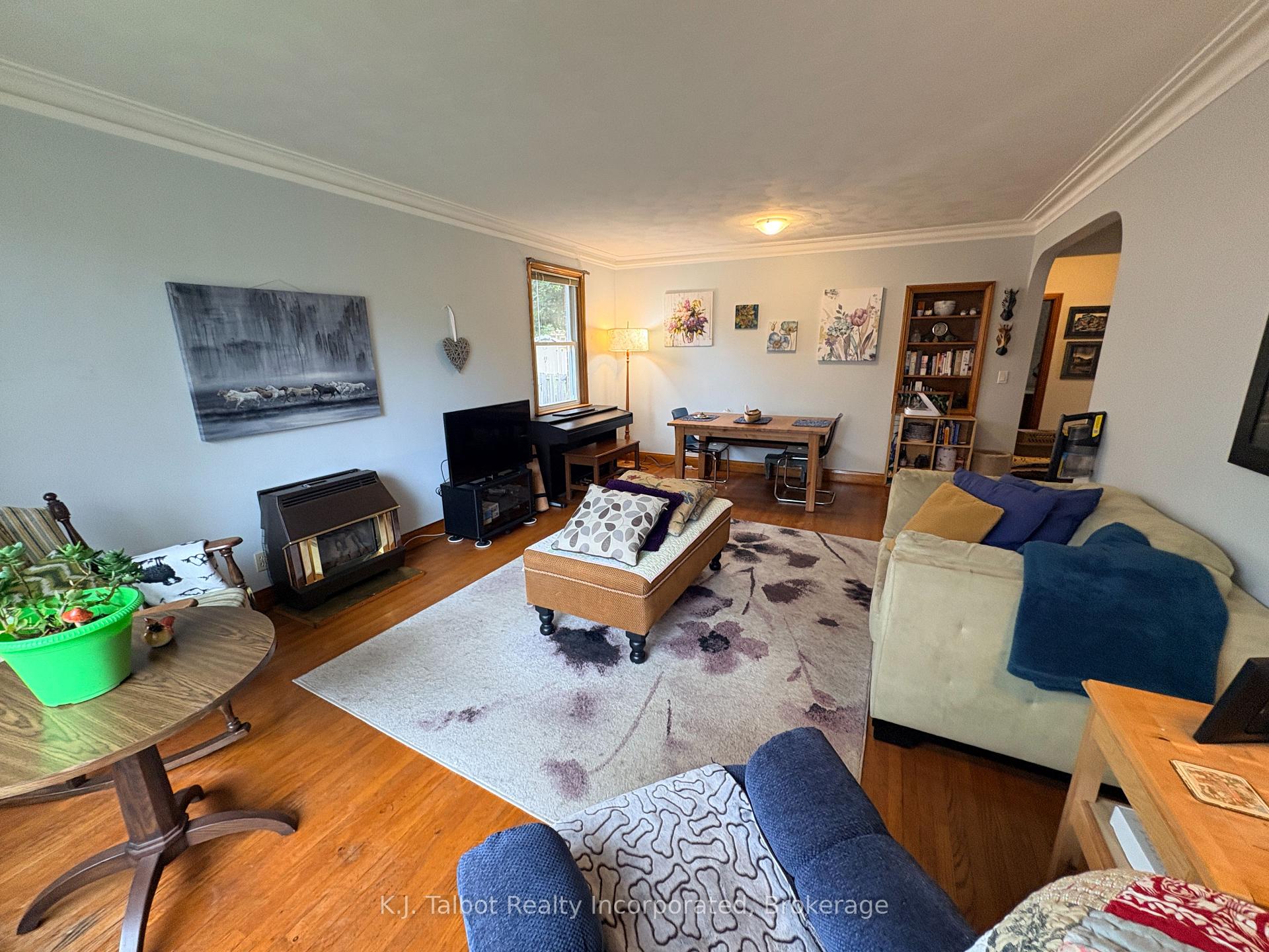 Photo 13 of 207 Cameron Street, Goderich, Goderich (Town) — HOMEH