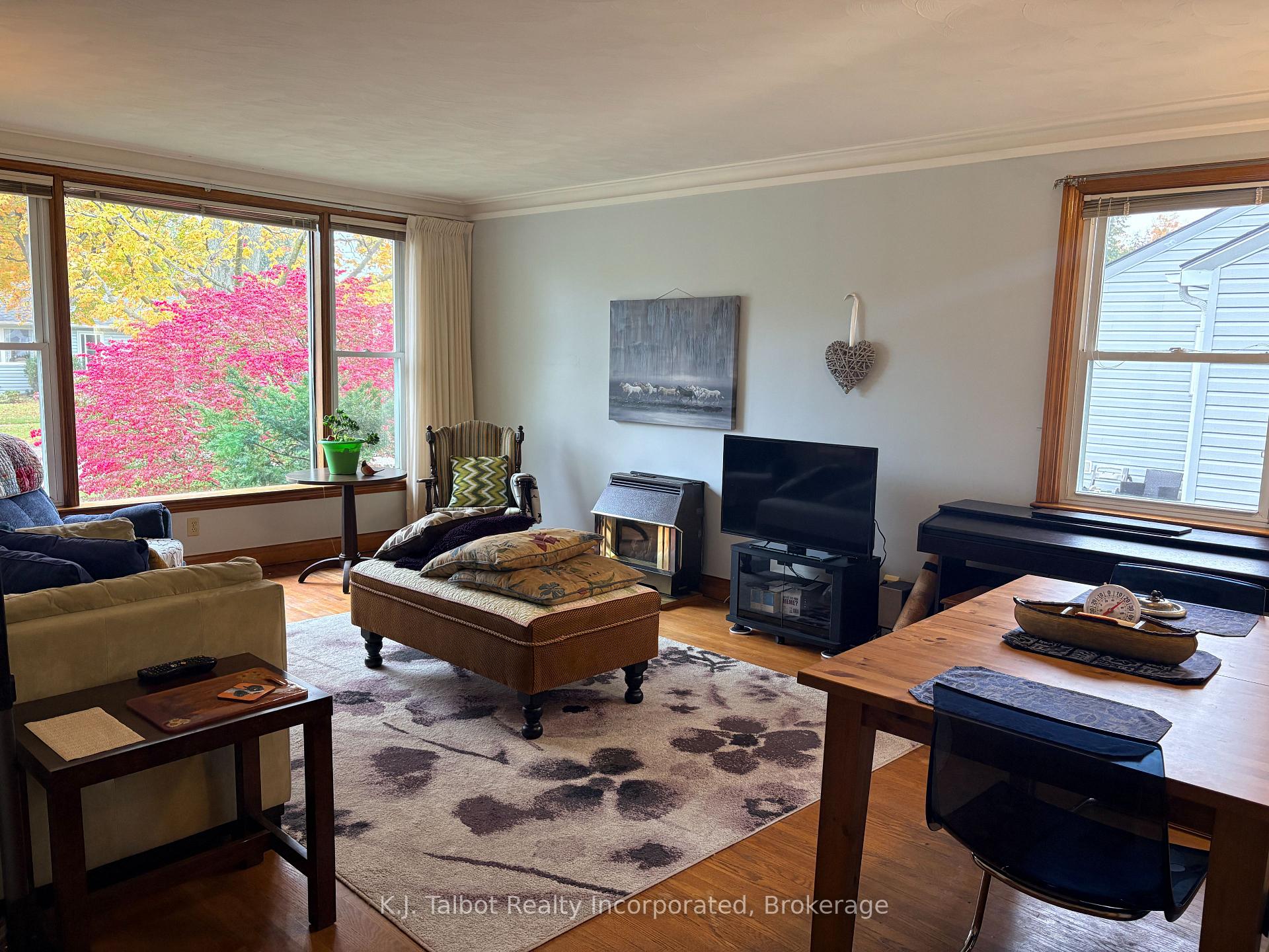 Photo 14 of 207 Cameron Street, Goderich, Goderich (Town) — HOMEH