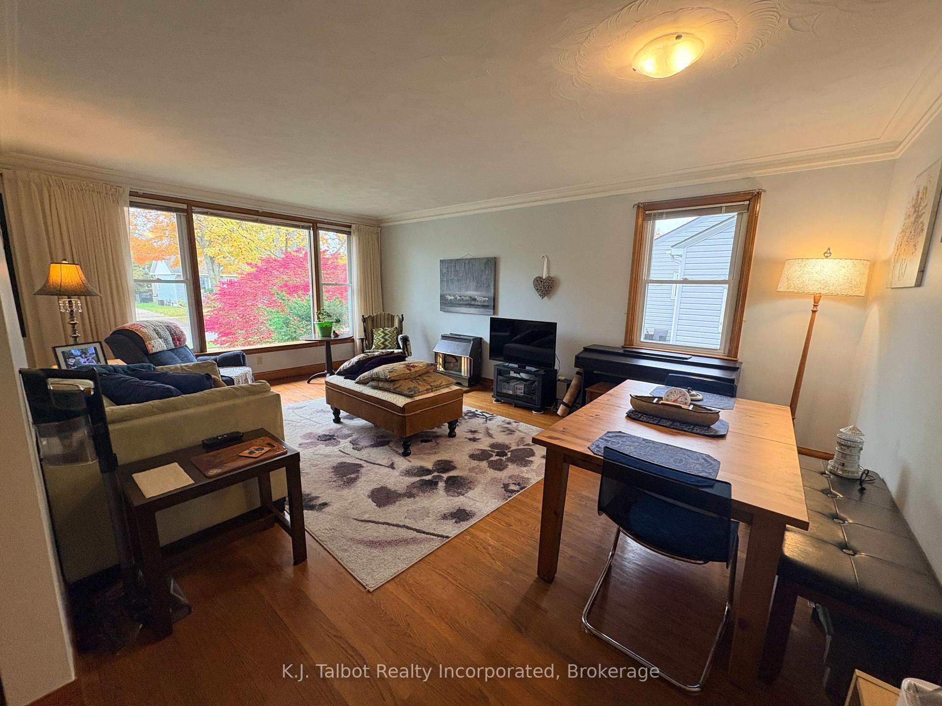 Photo 15 of 207 Cameron Street, Goderich, Goderich (Town) — HOMEH